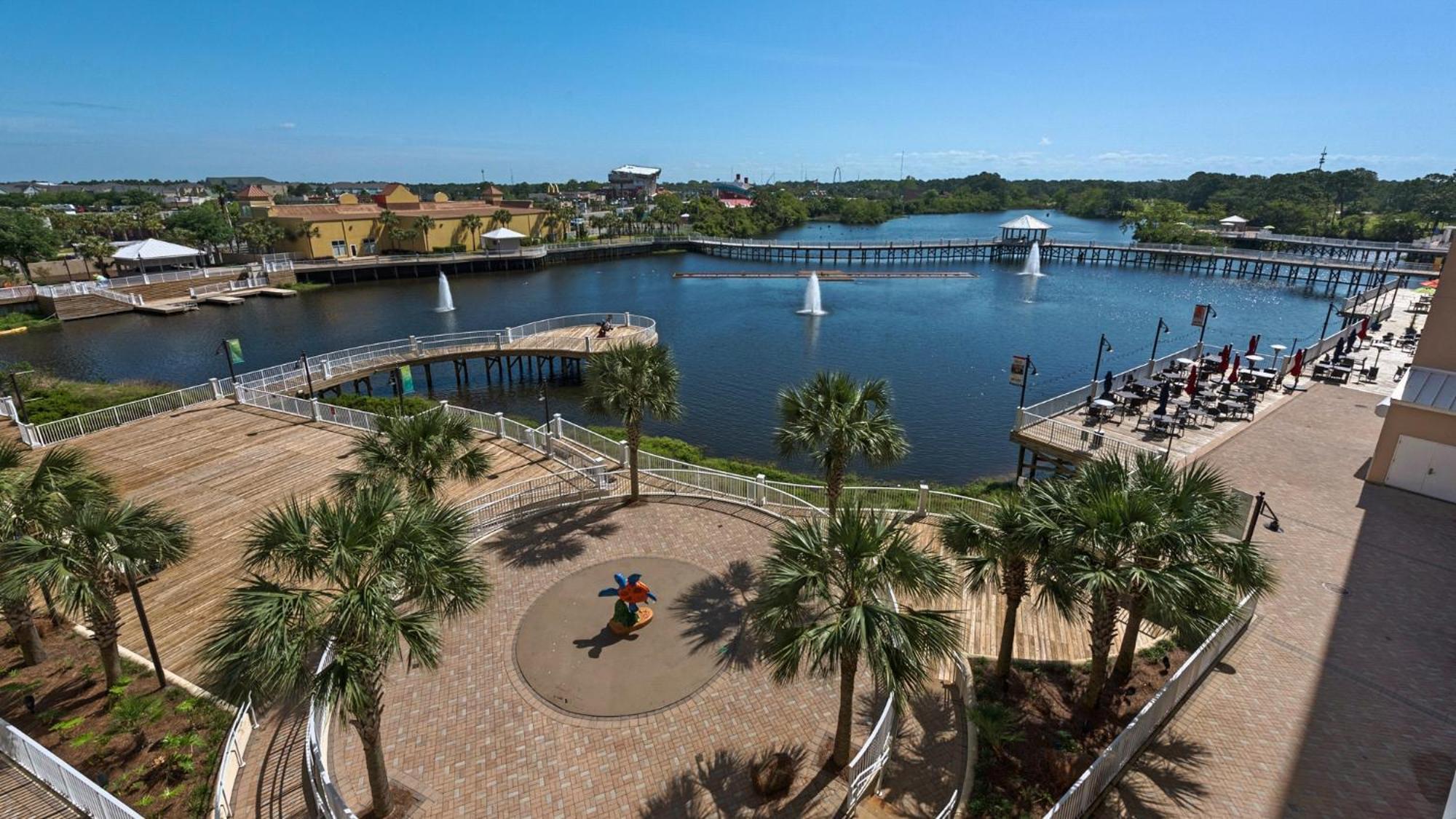 Laketown Wharf 933! Beautiful 3 Bd, Great Amenities, And Great Location Holiday home
