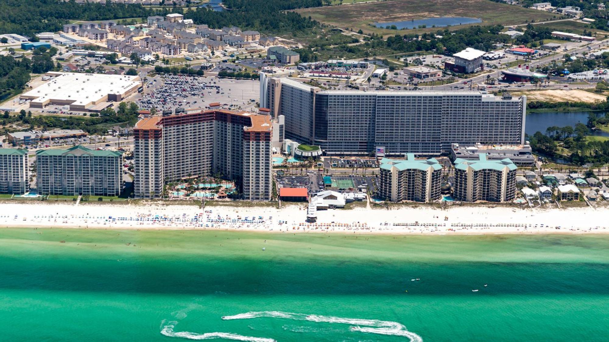 Laketown Wharf 933! Beautiful 3 Bd, Great Amenities, And Great Location Holiday home