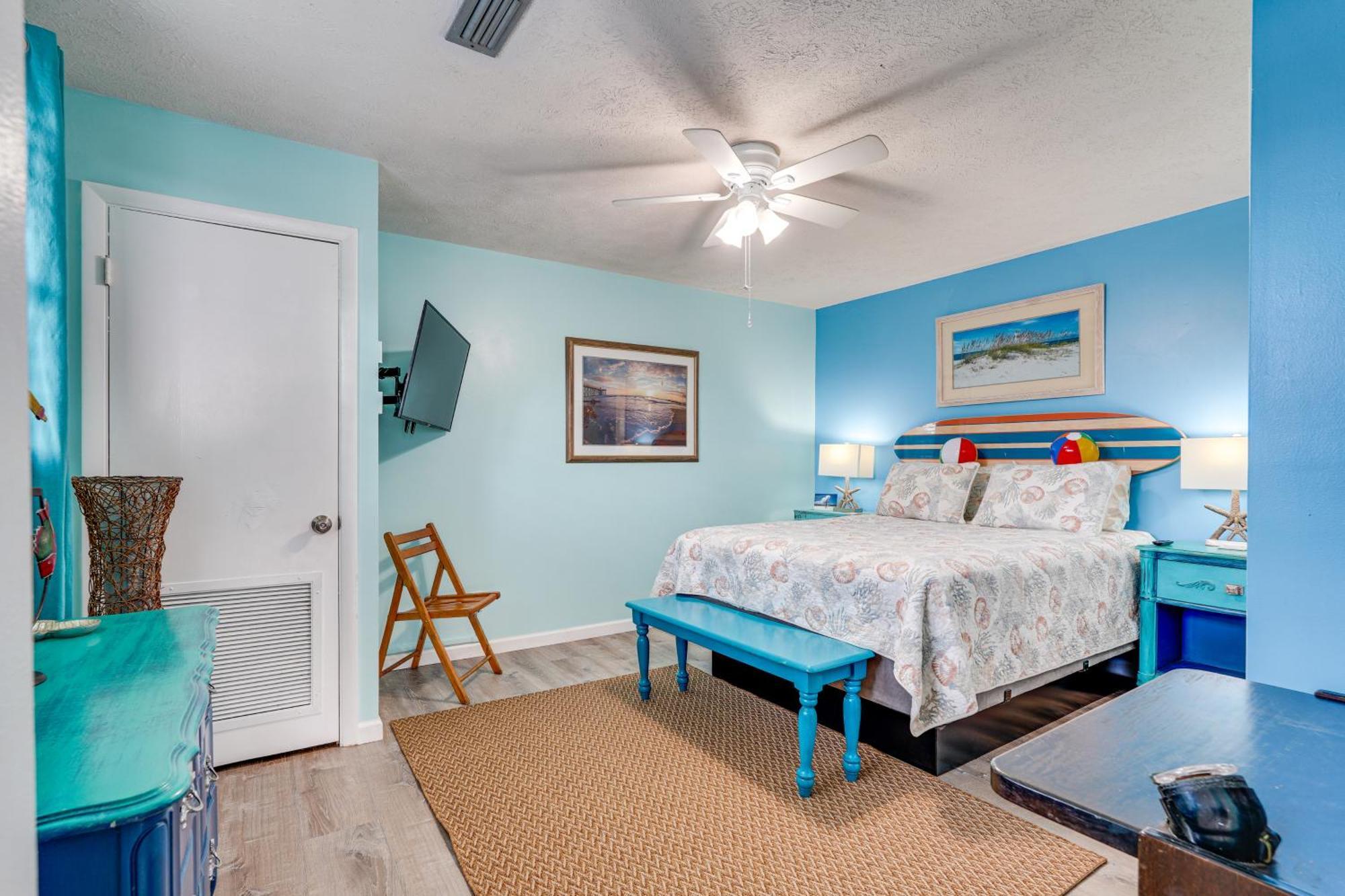 Pcb With Balcony And Gulf Views Walk To Apartment