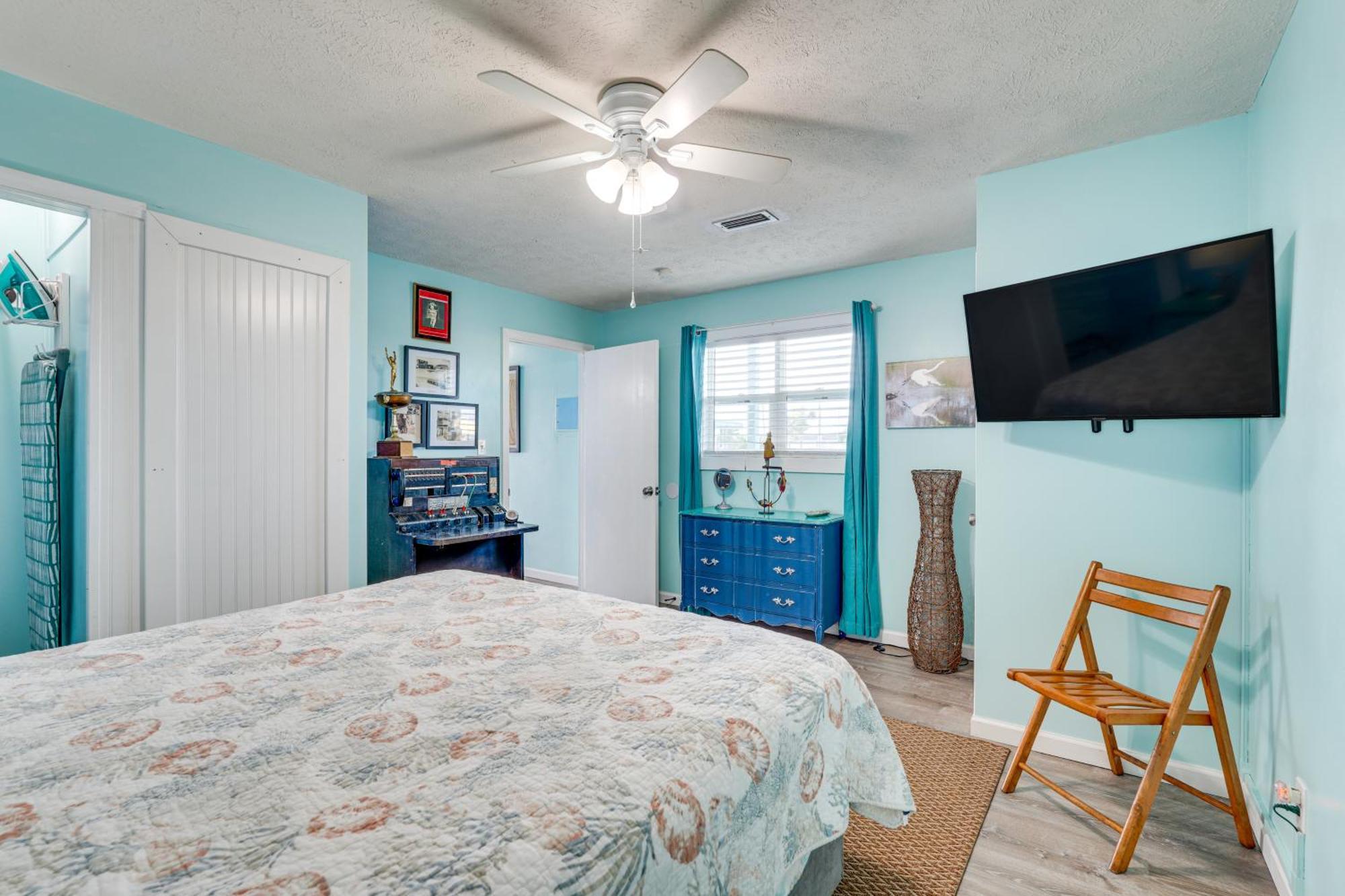 Apartment Pcb With Balcony And Gulf Views Walk To *