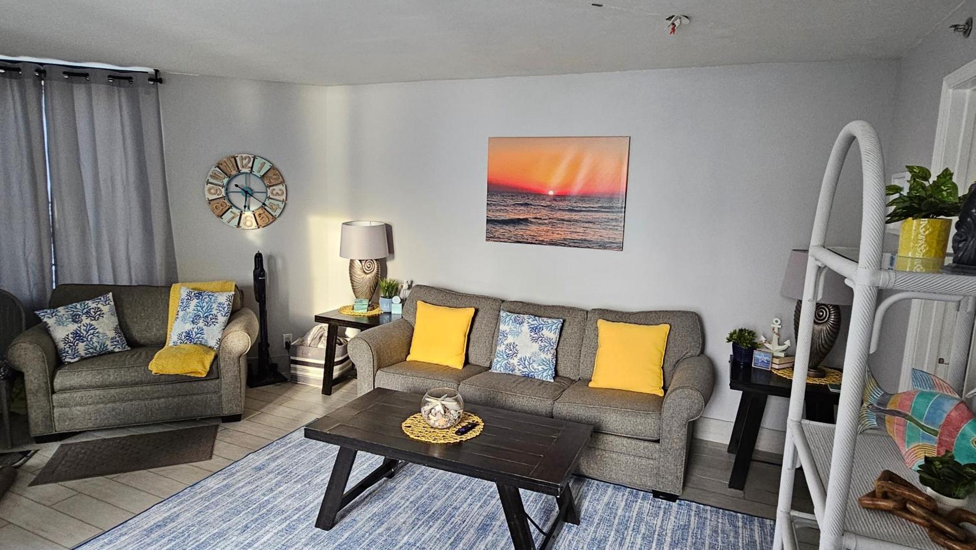 Apartment Spring Special! Renovated - On The Beach! Panama City Beach