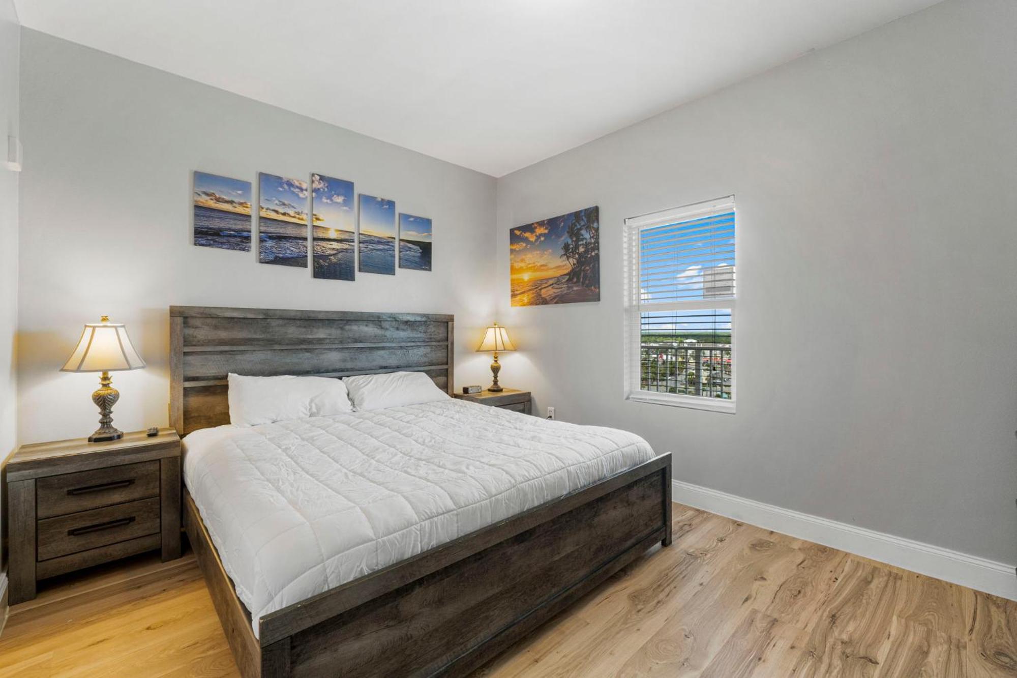 Ocean View 10th Floor At The Laketown Wharf 1004