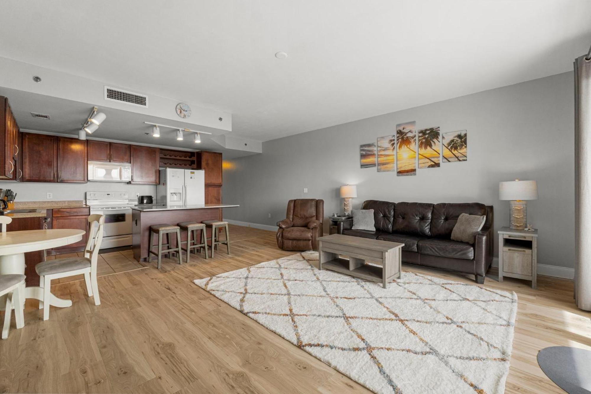 Holiday home Ocean View 10th Floor At The Laketown Wharf 1004