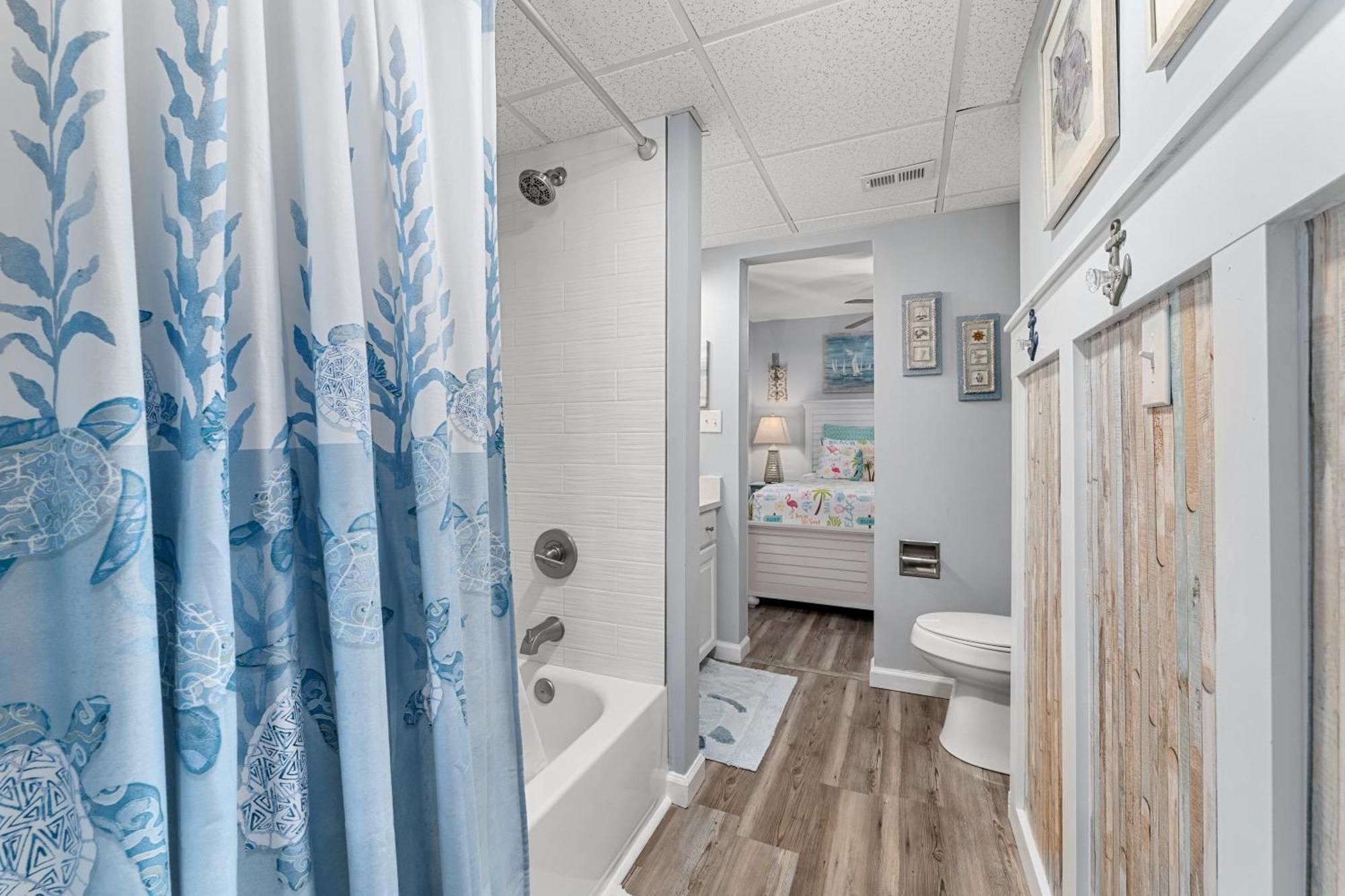 Newly Renovated Beachfront Condo! Free Chair Service! By Dolce Getaways Pcb