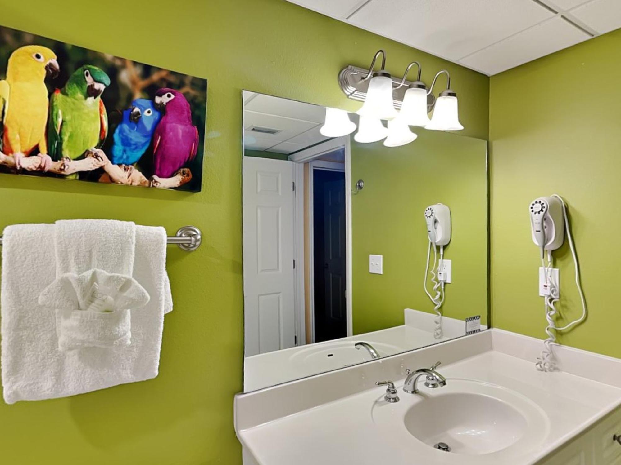 Emerald 1825 Apartment