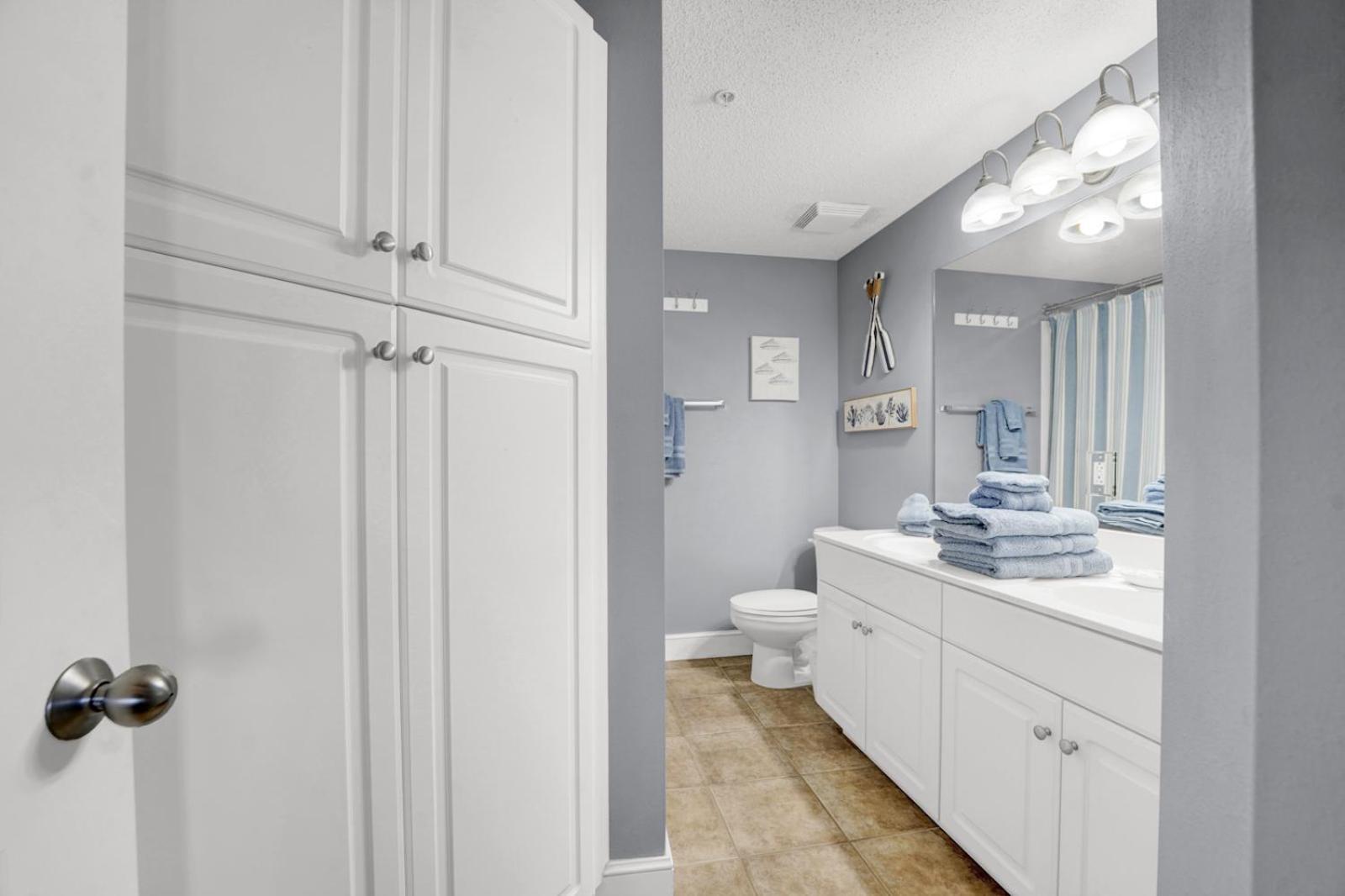The Blue Dolphin At Majestic Beach Apartment