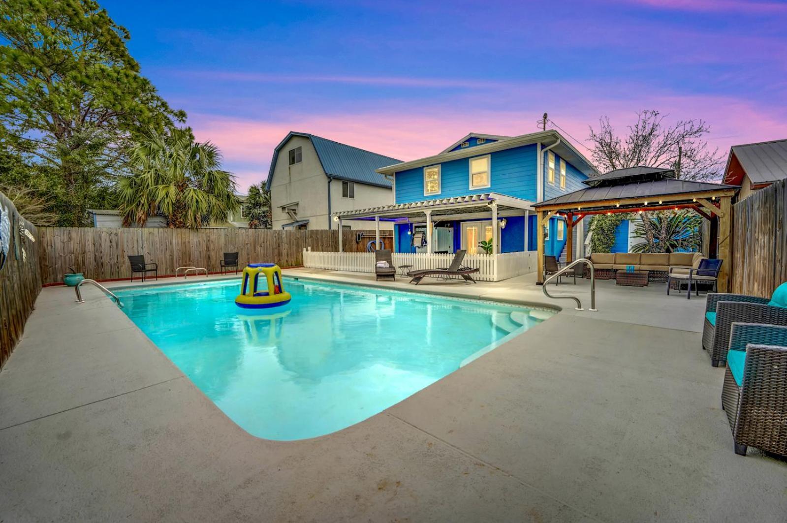 Holiday home Private Pool Pet Friendly *