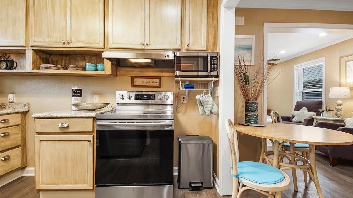 Beachlife Unit B Getaway Sleeps 10 Holiday home Panama City Beach