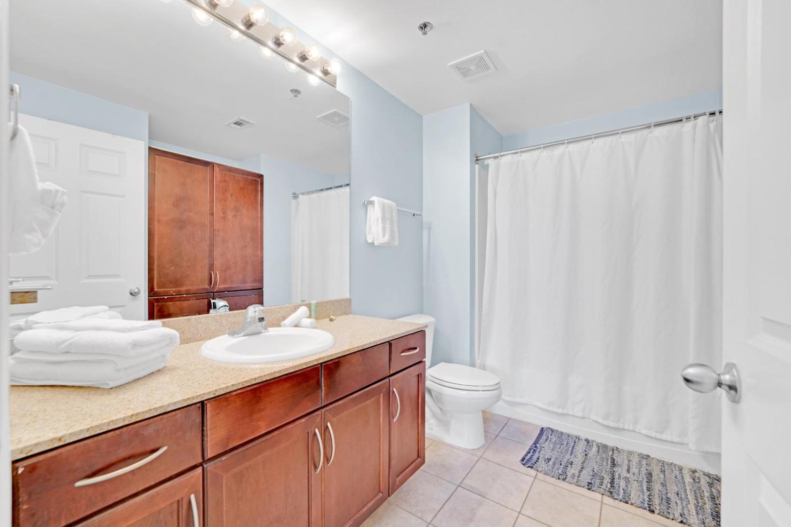 Apartment The Blue Turtle At Laketown Wharf *