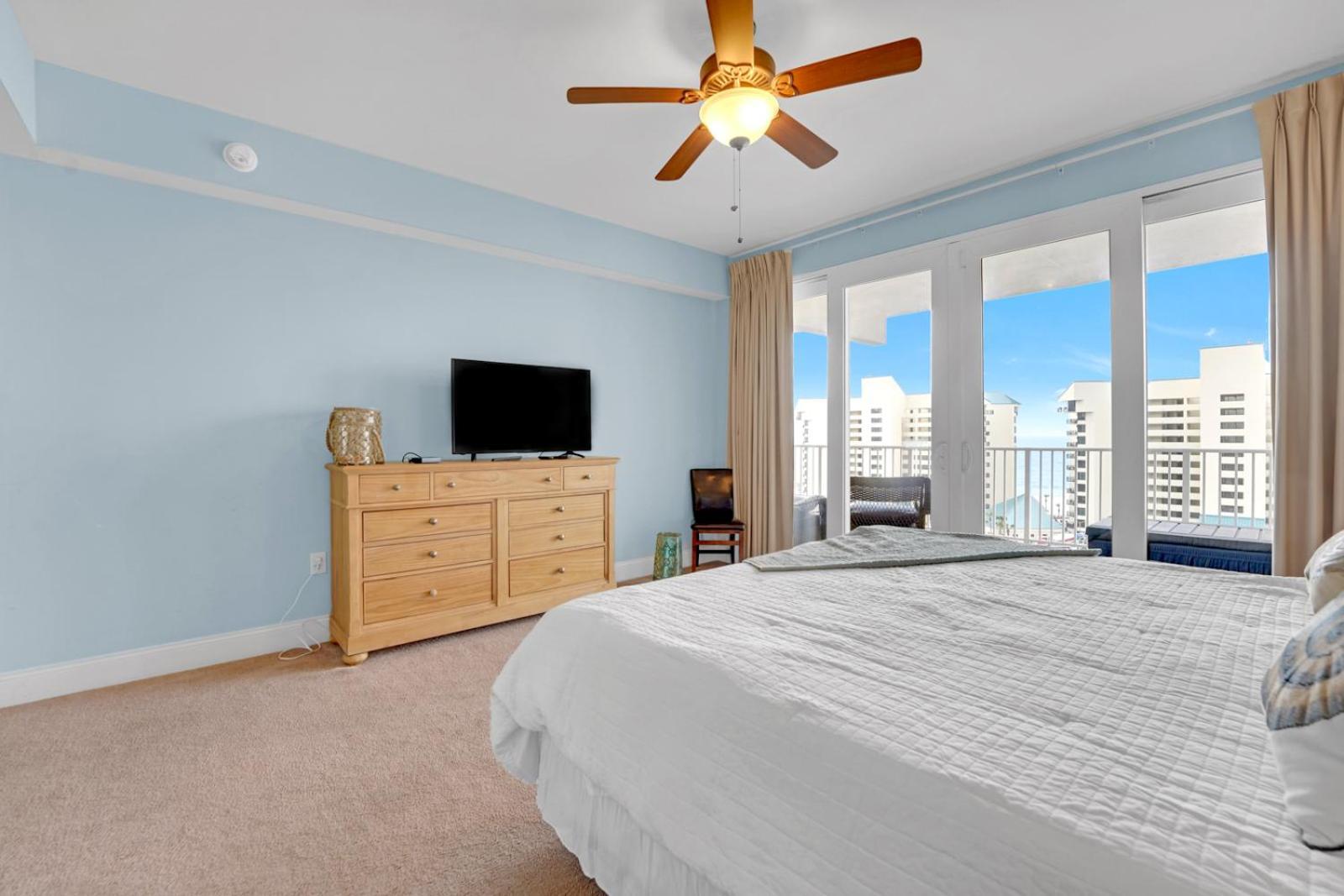 Apartment The Blue Turtle At Laketown Wharf Panama City Beach