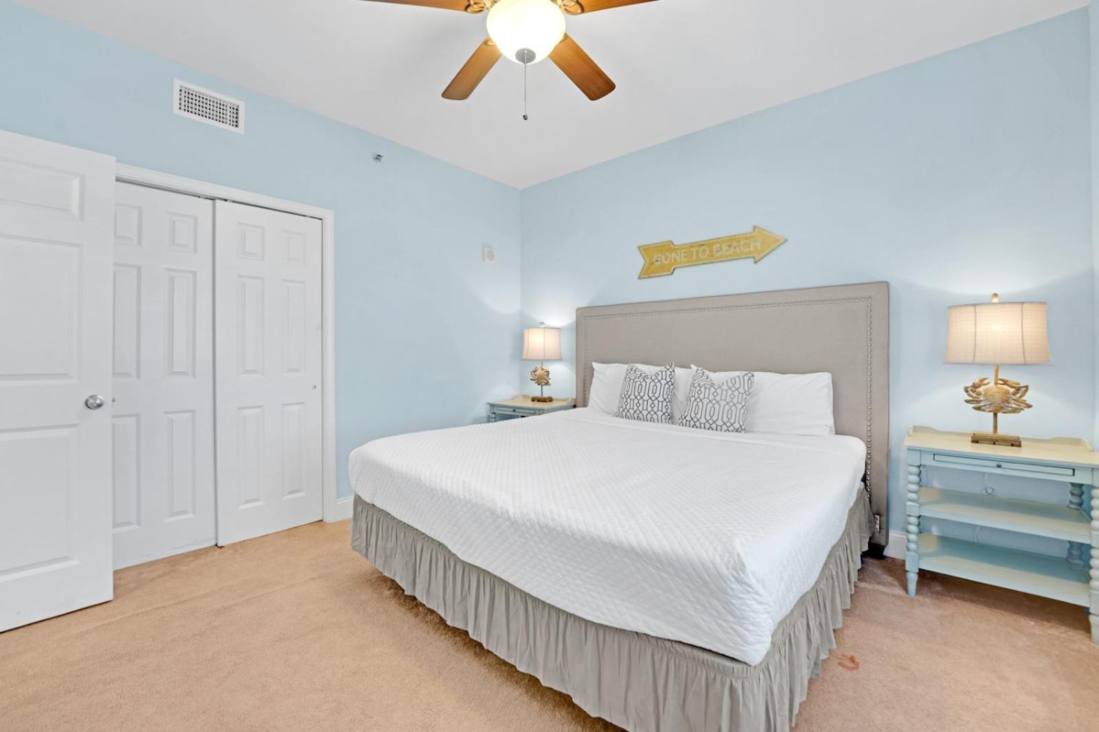 Apartment The Blue Turtle At Laketown Wharf