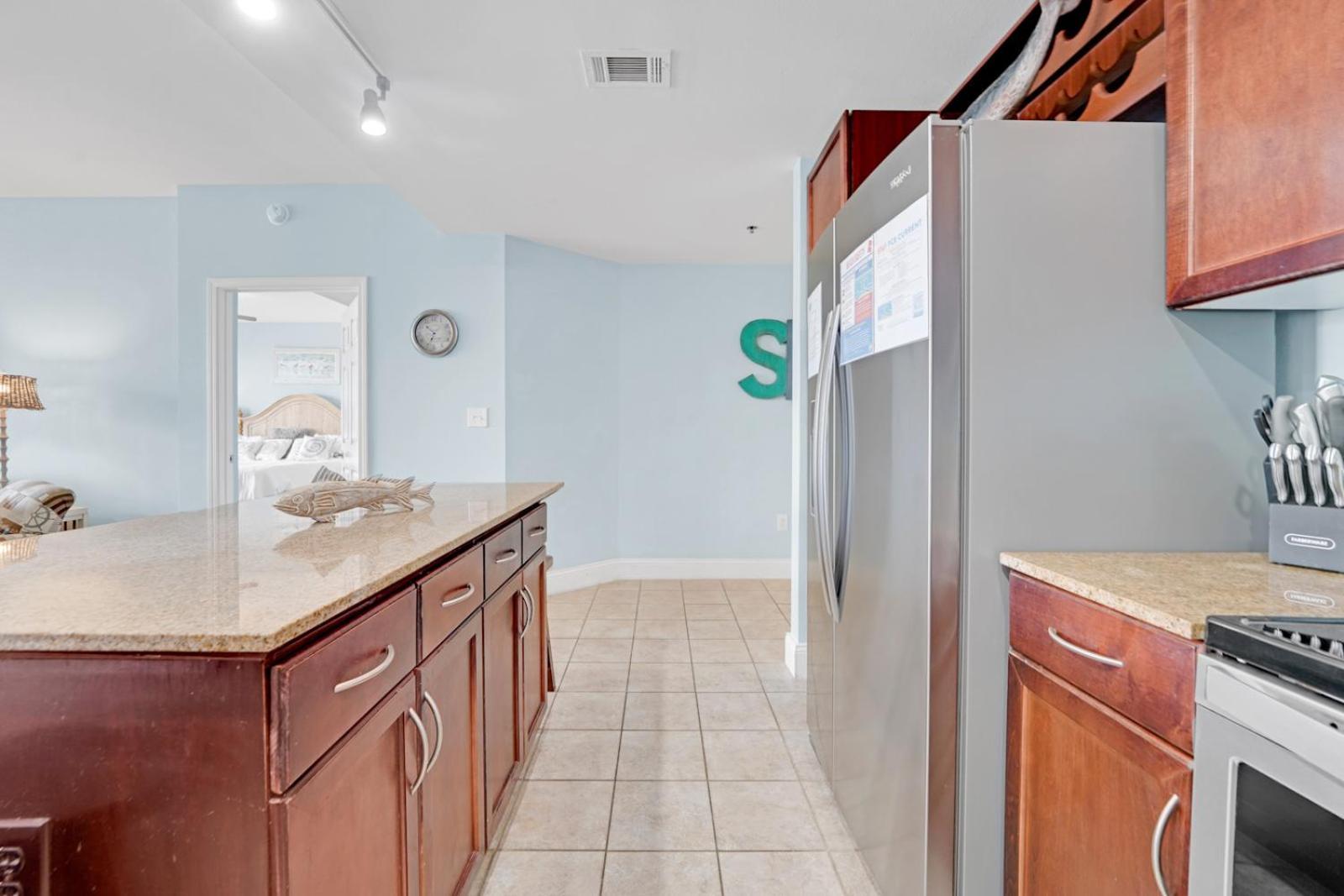 The Blue Turtle At Laketown Wharf Apartment
