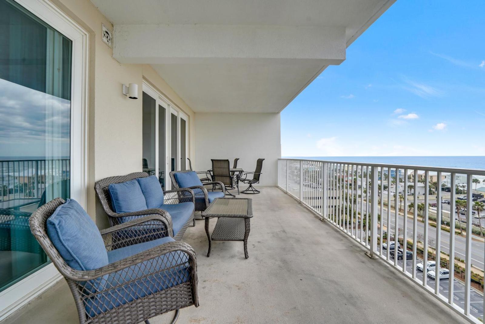 The Blue Turtle At Laketown Wharf Apartment