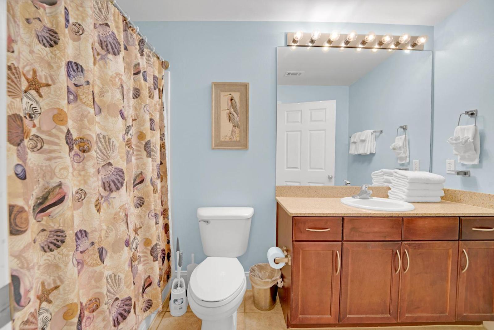 The Blue Turtle At Laketown Wharf Apartment *