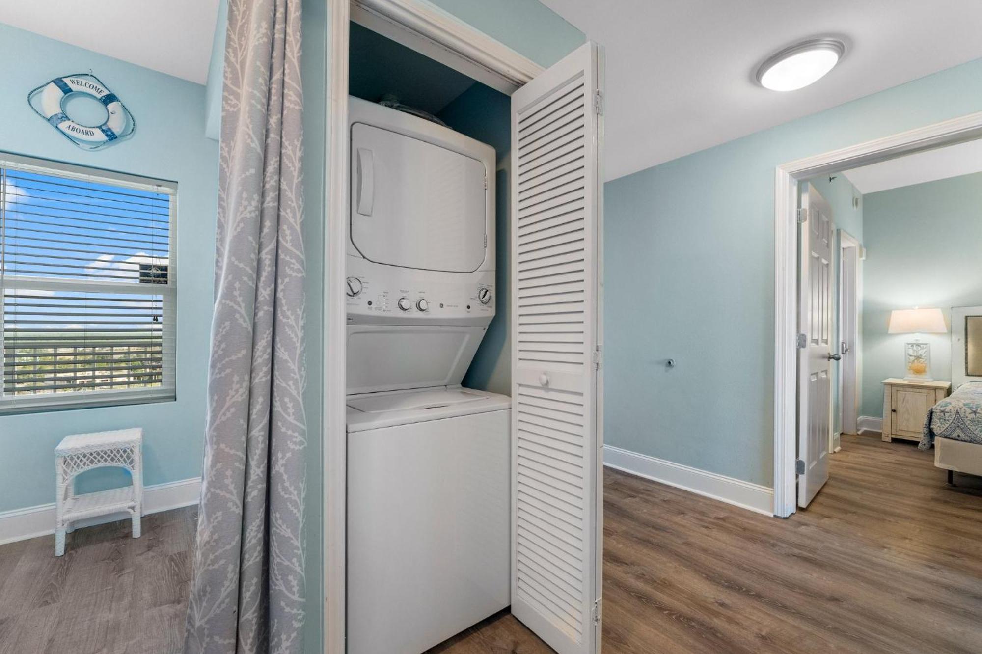 Laketown Wharf 1301 Apartment