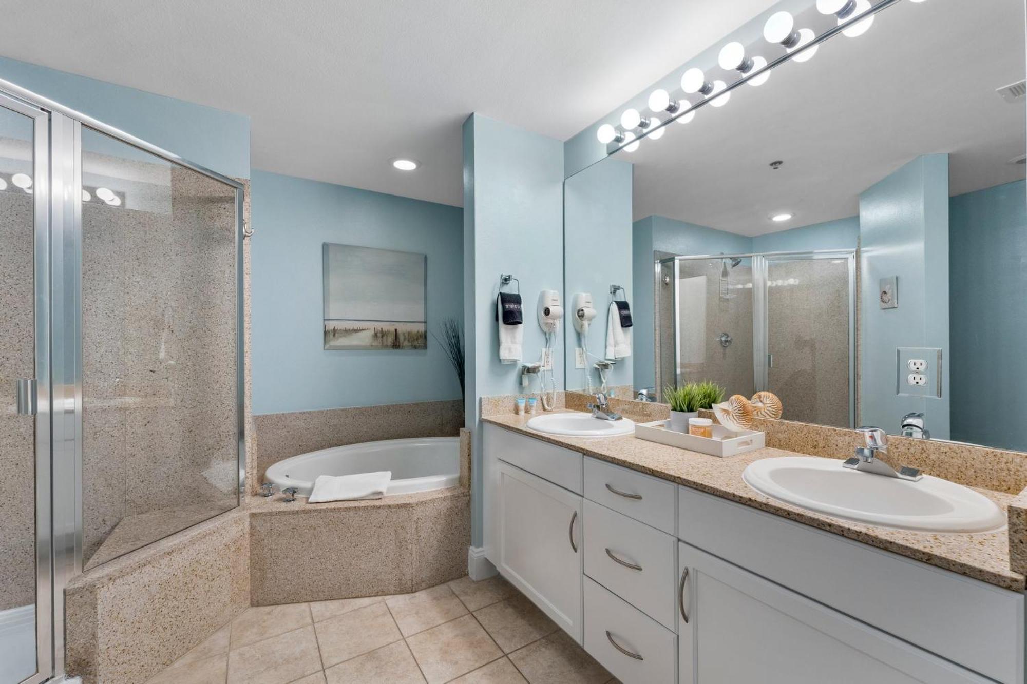 Laketown Wharf 1301 Apartment