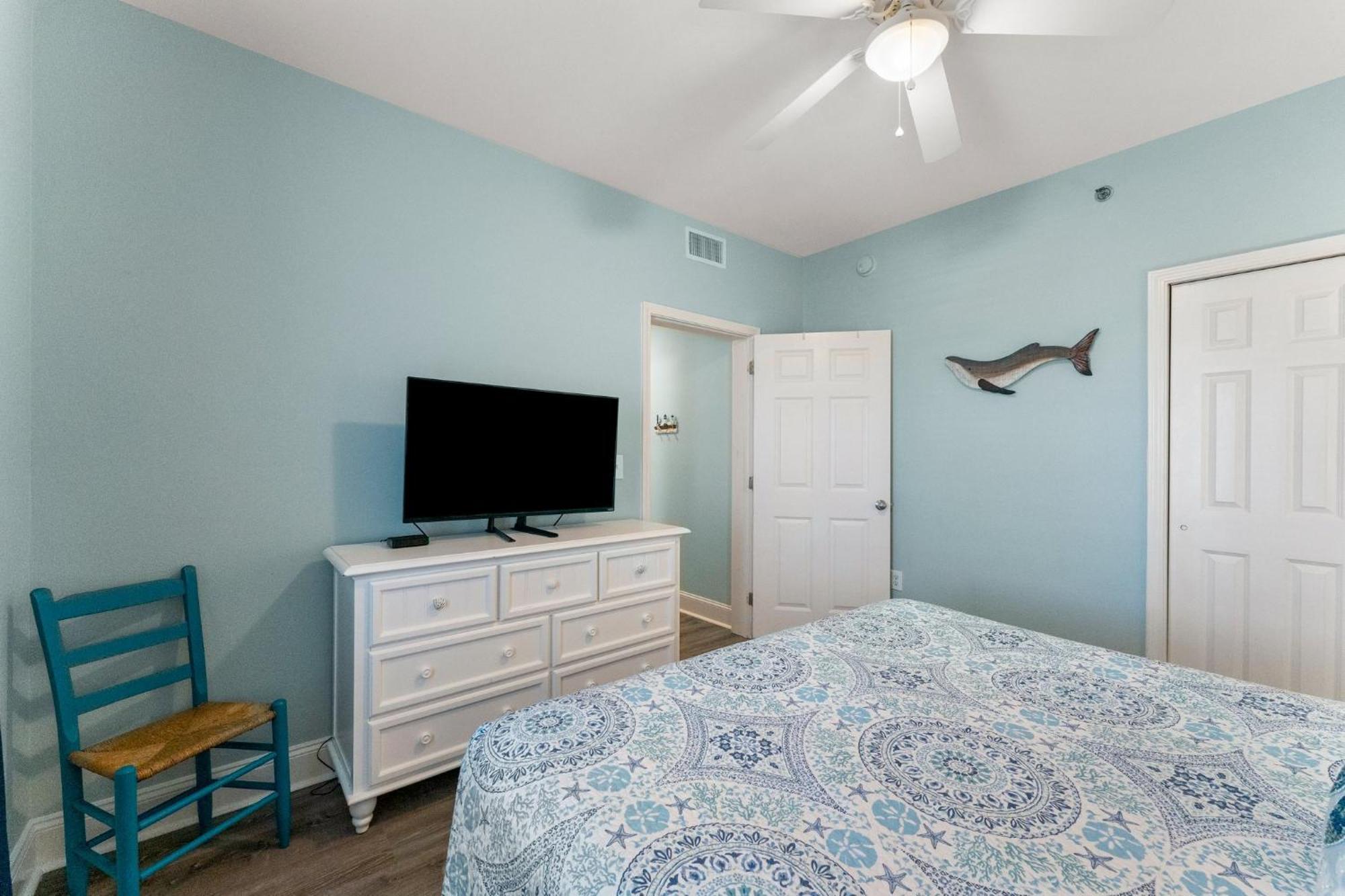 Laketown Wharf 1301 Apartment *