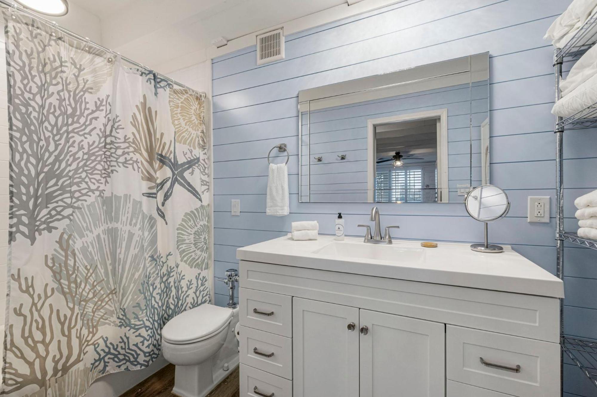 Coastal Vibes At Fontainebleau Terrace #401 By Nautical Holiday home