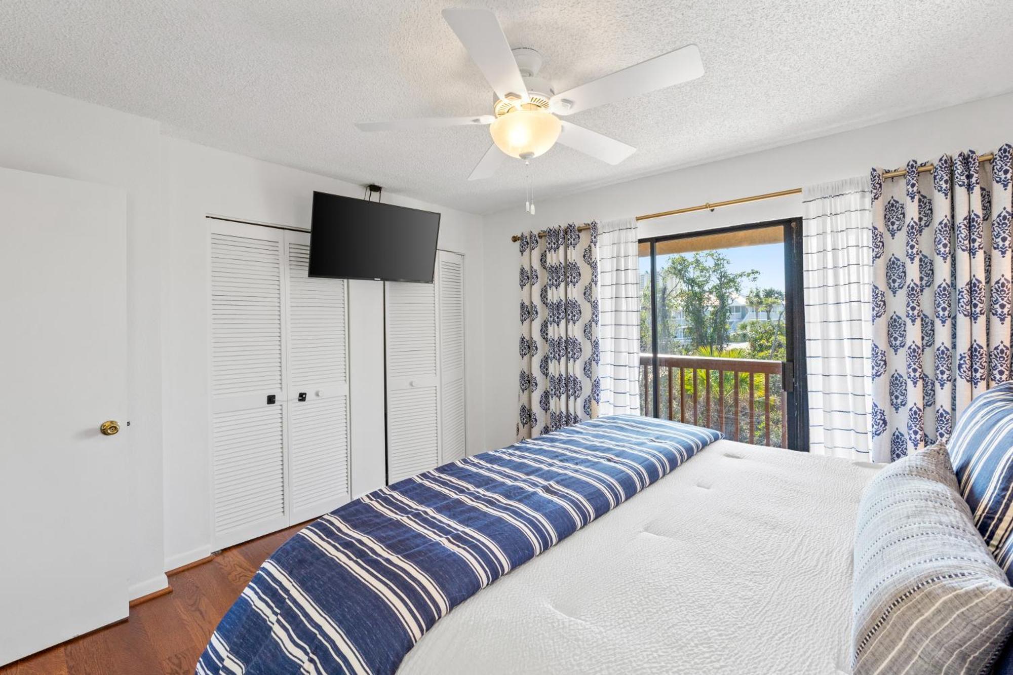 Beachwalk 8b By Book That *