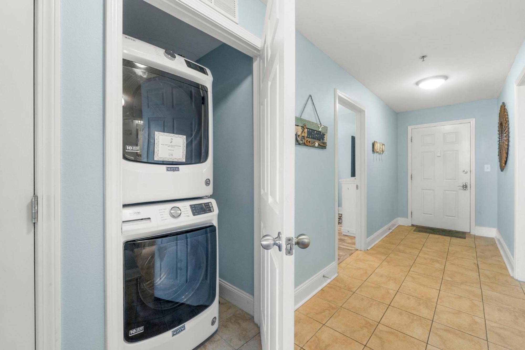 Laketown Wharf 1434 Apartment *