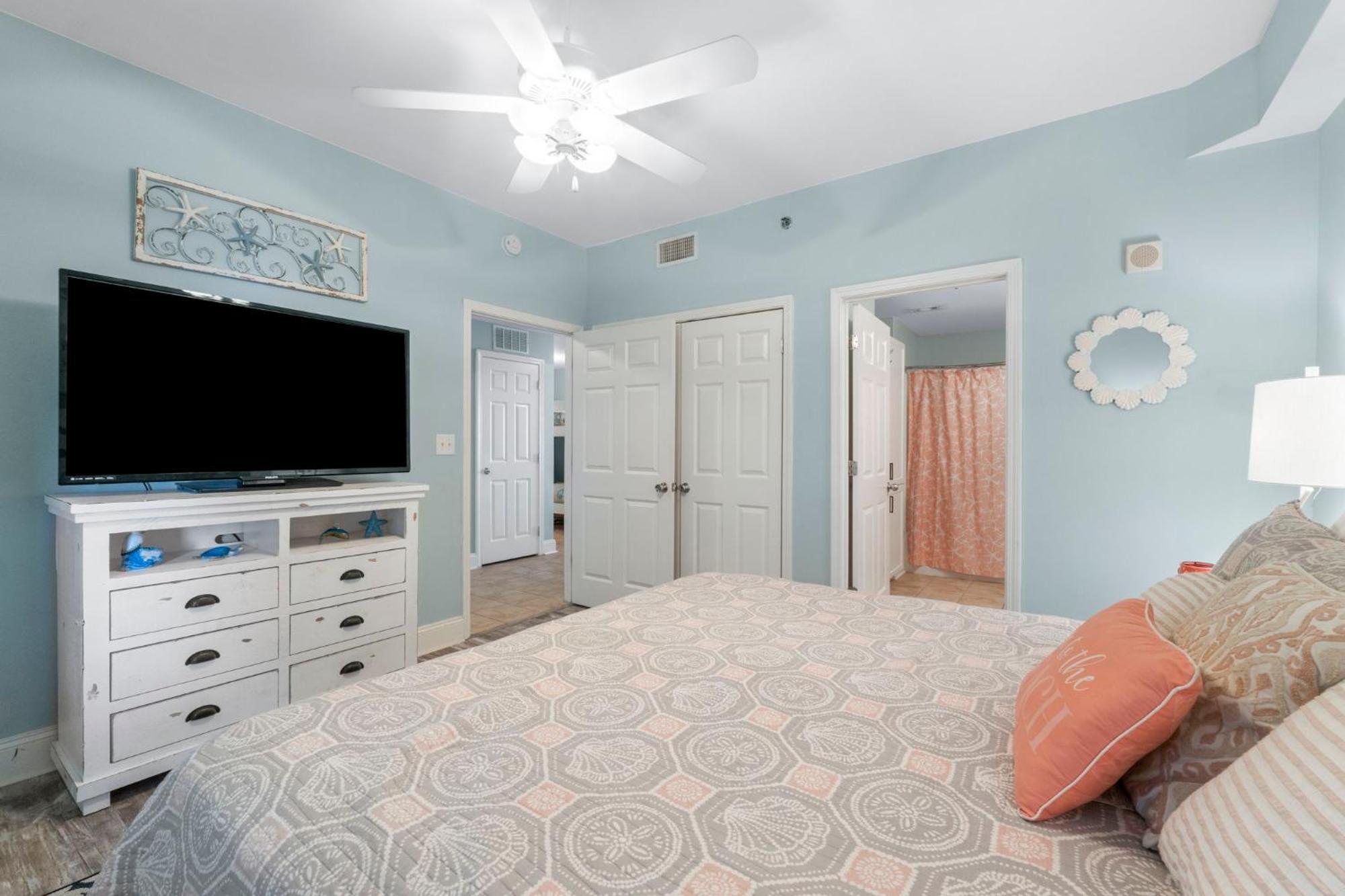 Laketown Wharf 1434 Apartment