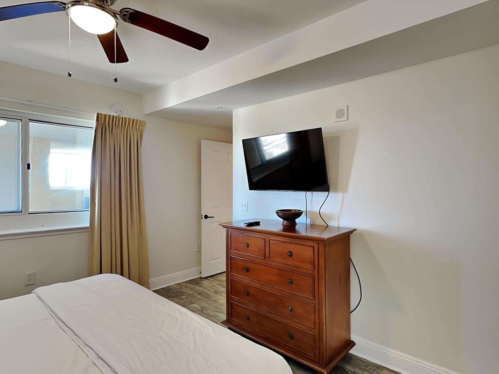 Emerald 2227 Apartment