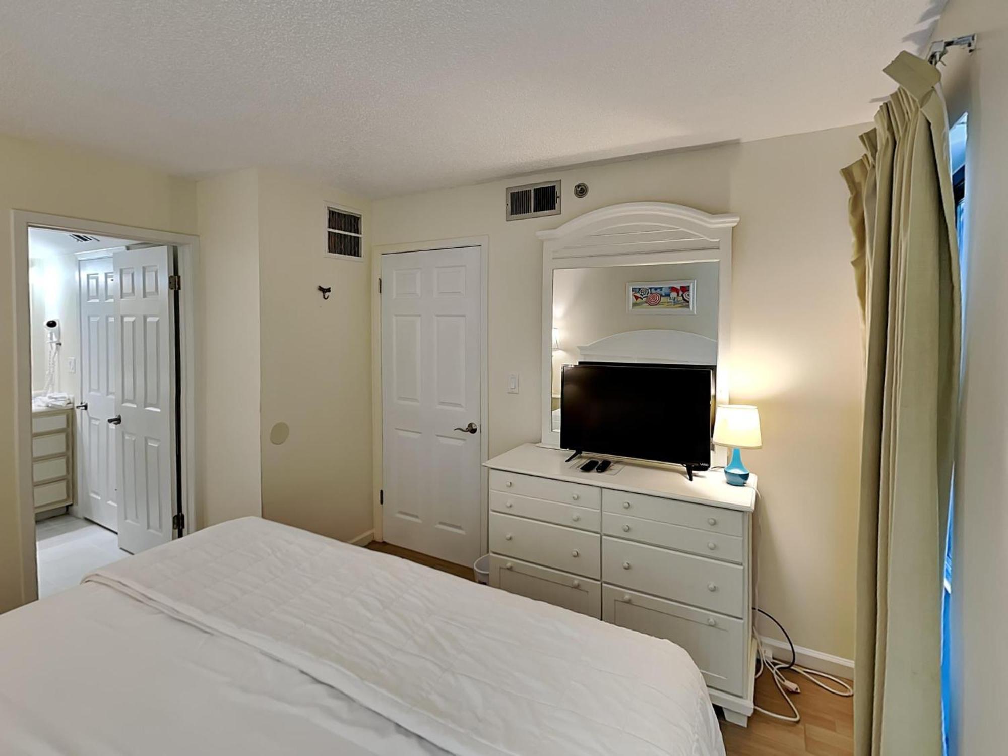 Edgewater Tower Iii 608 Apartment