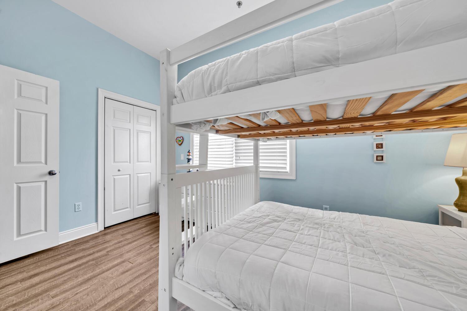 Summer Towne #8 - Sea-questered Holiday home
