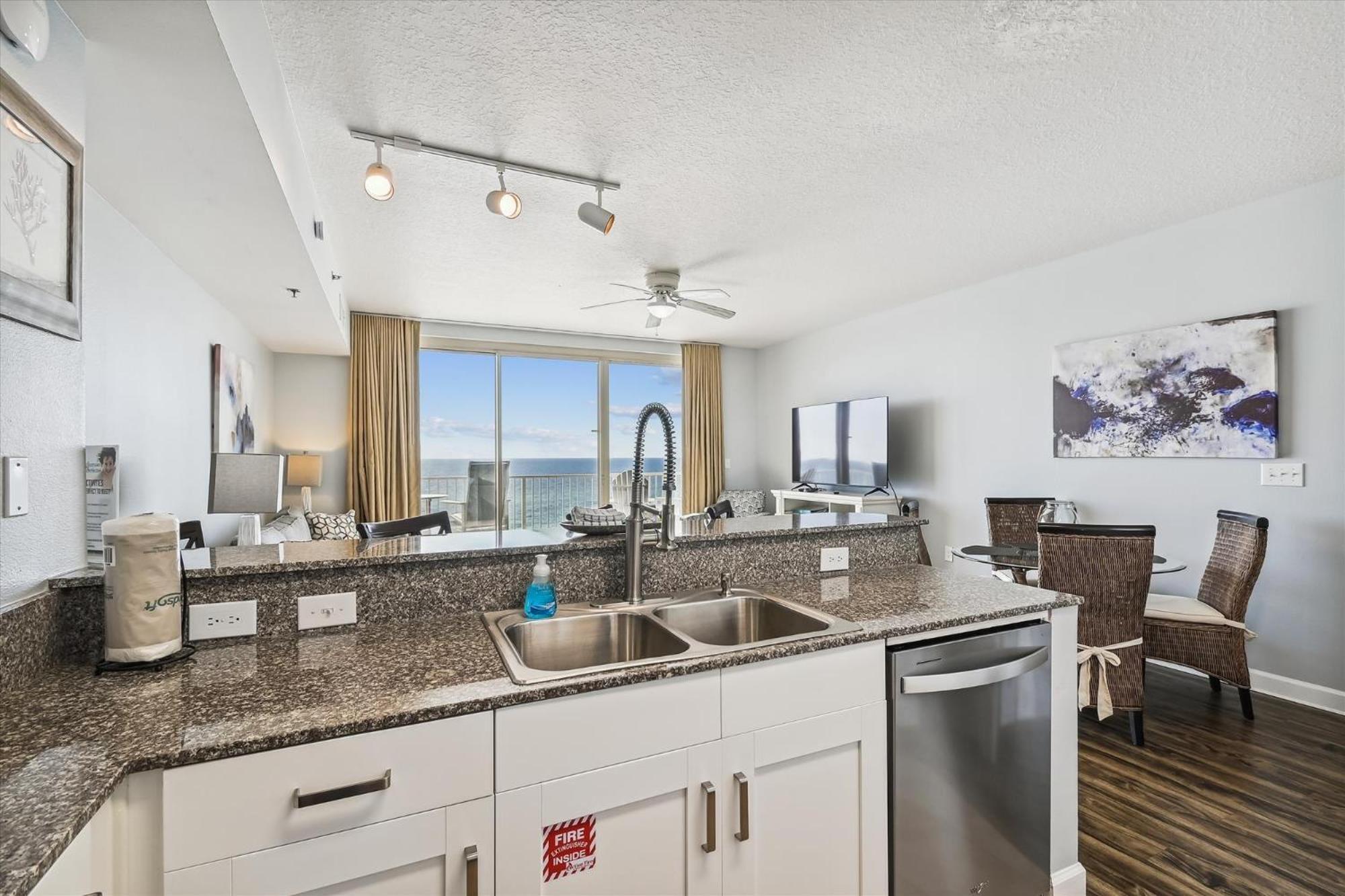 Apartment Shores Of Panama 630-1bdbunks, Sleeps 6, Front! Free Fun! Reserved Parking Space Panama City Beach