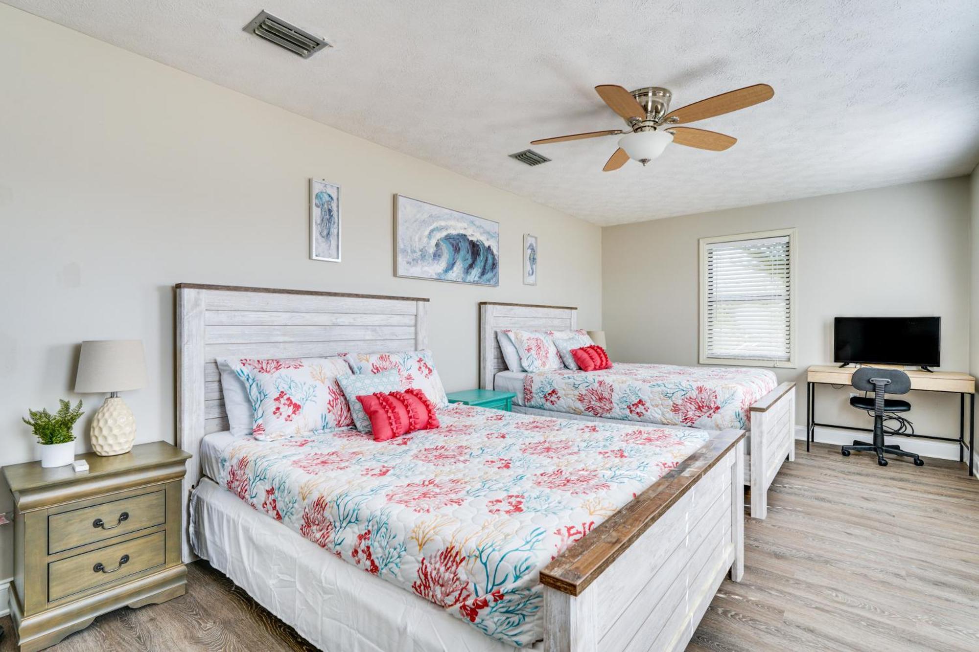 Panama House With Patio, Walk To Ocean * Panama City Beach