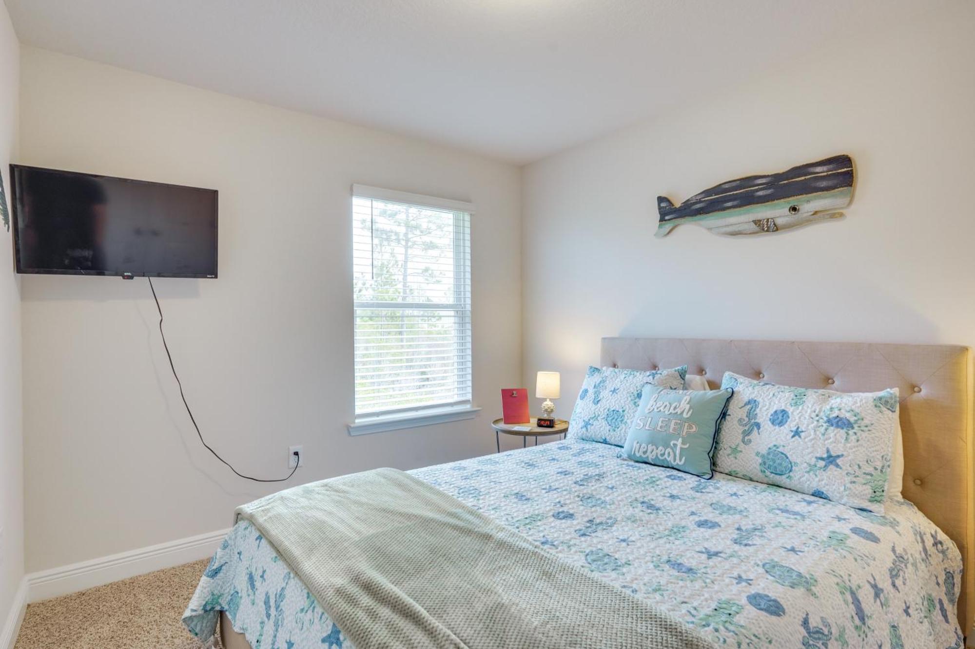 Pcb Townhome With Deck And Pool Access 3 Mi To Beach! Holiday home
