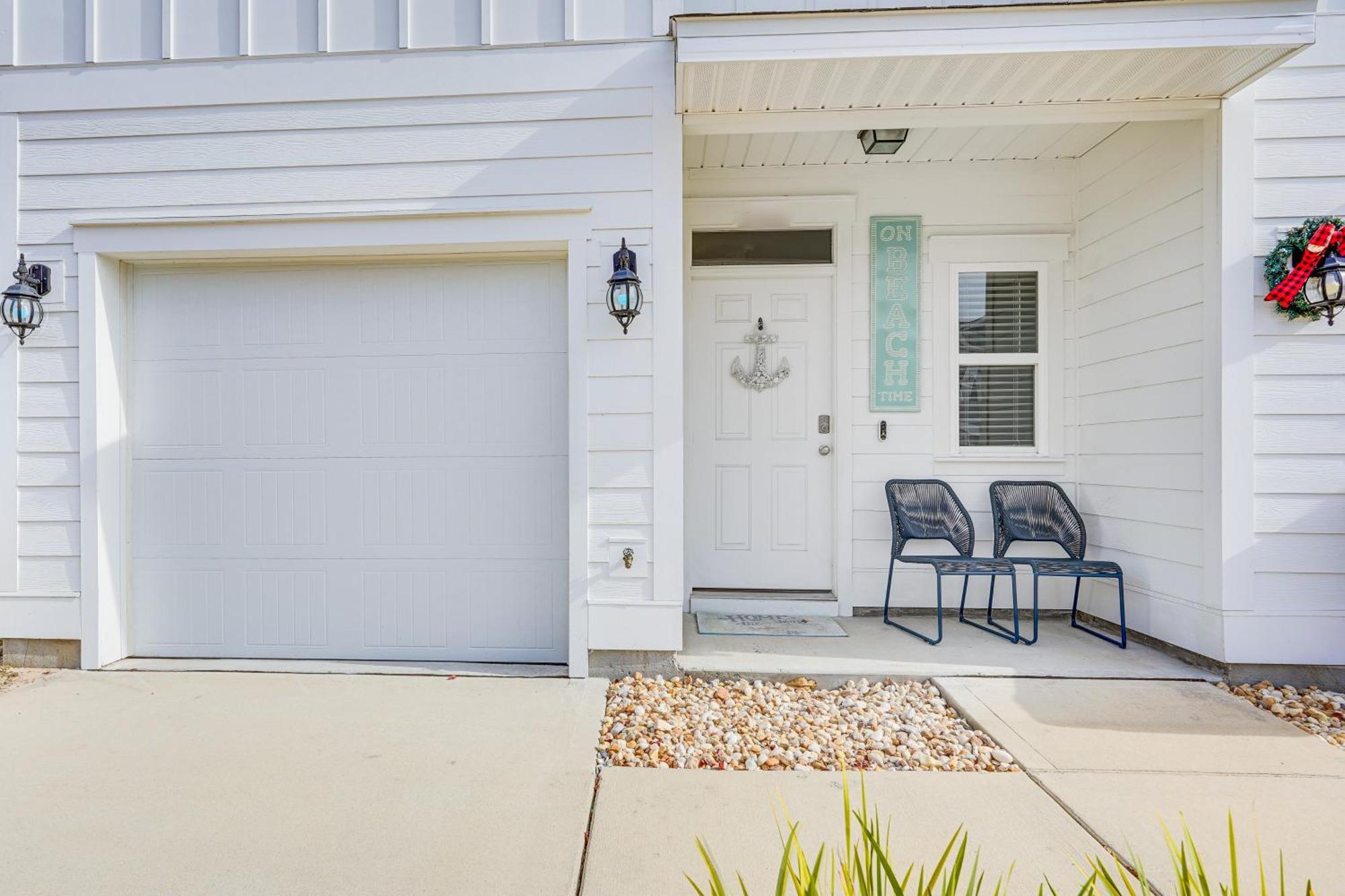 Pcb Townhome With Deck And Pool Access 3 Mi To Beach! Holiday home Panama City Beach