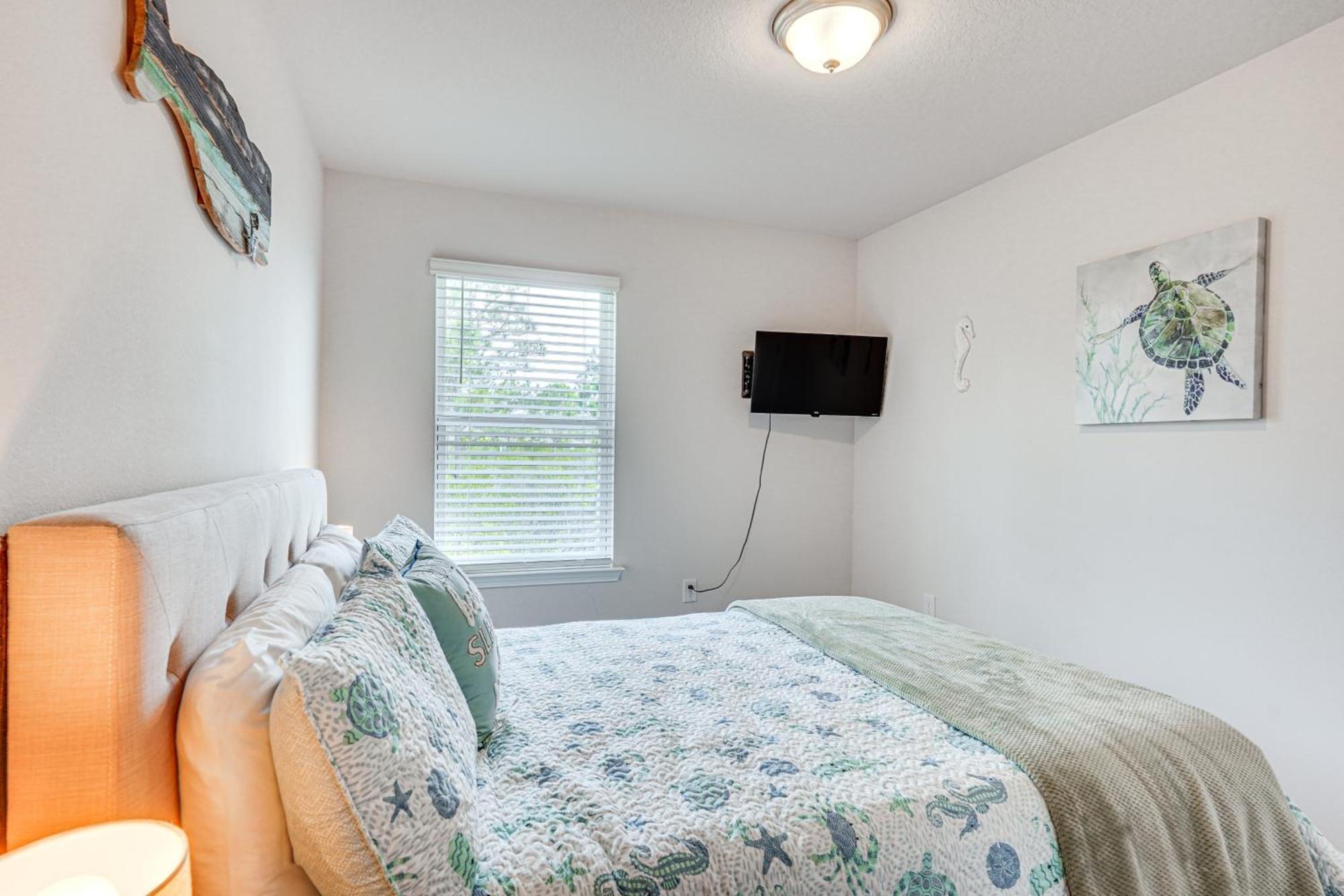 Holiday home Pcb Townhome With Deck And Pool Access 3 Mi To Beach! Panama City Beach