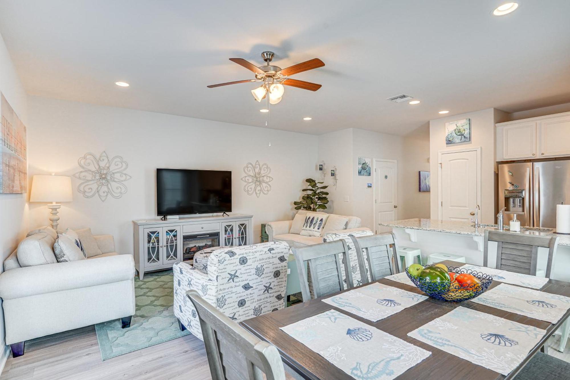 Pcb Townhome With Deck And Pool Access 3 Mi To Beach! Holiday home Panama City Beach