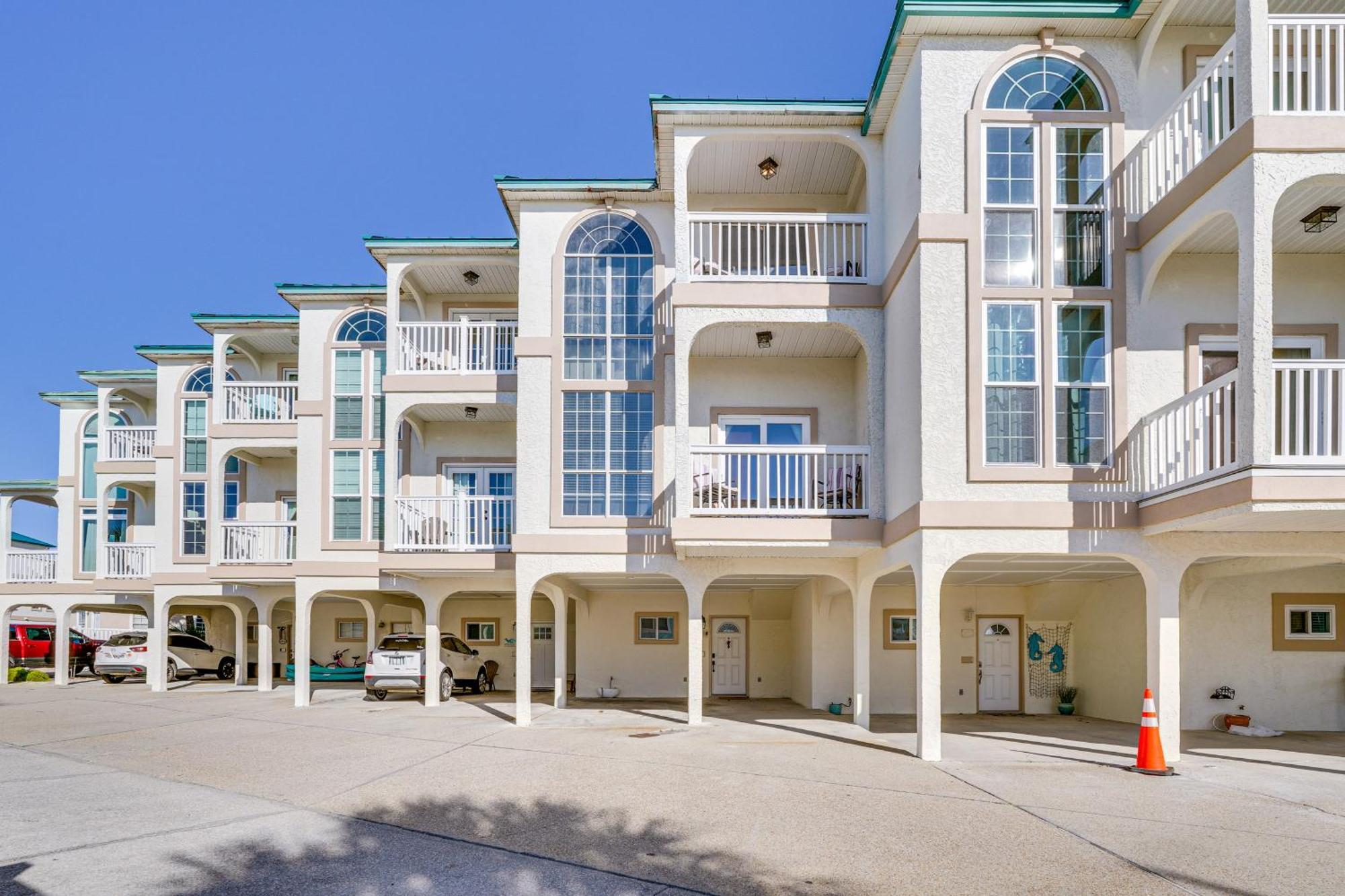 Panama Townhome With Deck, Ocean Views *