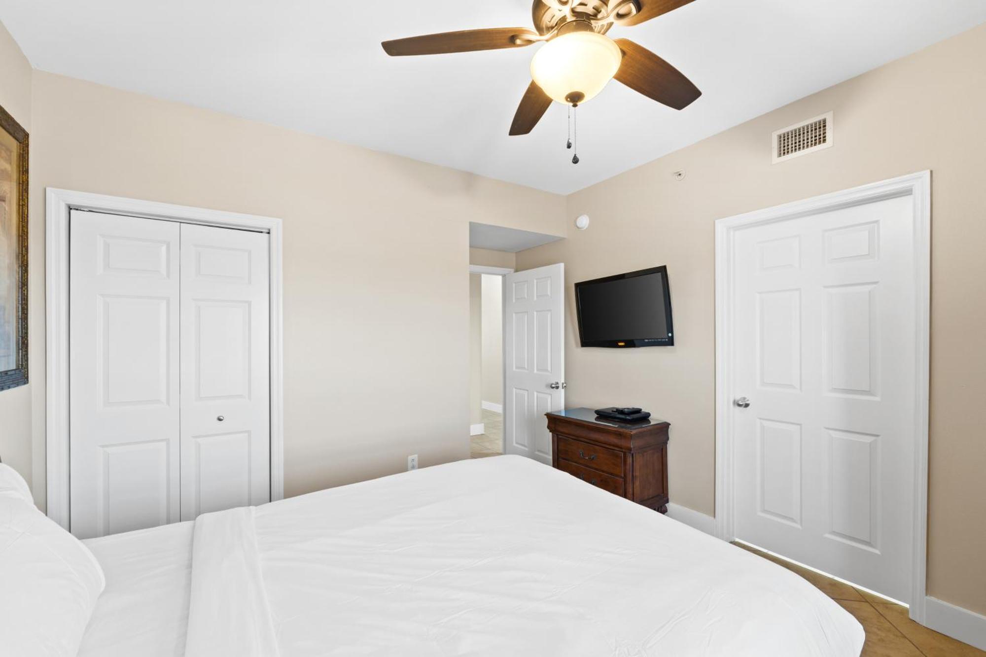 Majestic #1307-1 By Book That Holiday home