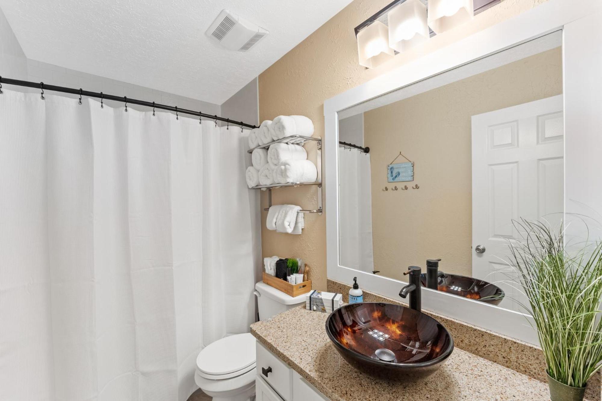 Holiday home Bliss Awaits! - Beach, Pools, Tiki-deck, Arcade, Putting Green, Family Fun!