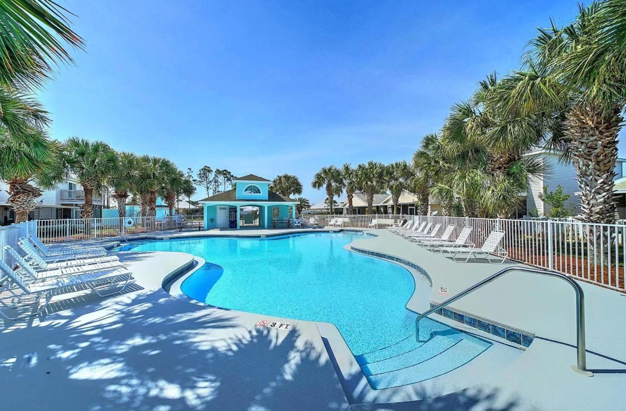 Holiday home Bliss Awaits! - Beach, Pools, Tiki-deck, Arcade, Putting Green, Family Fun! Panama City Beach