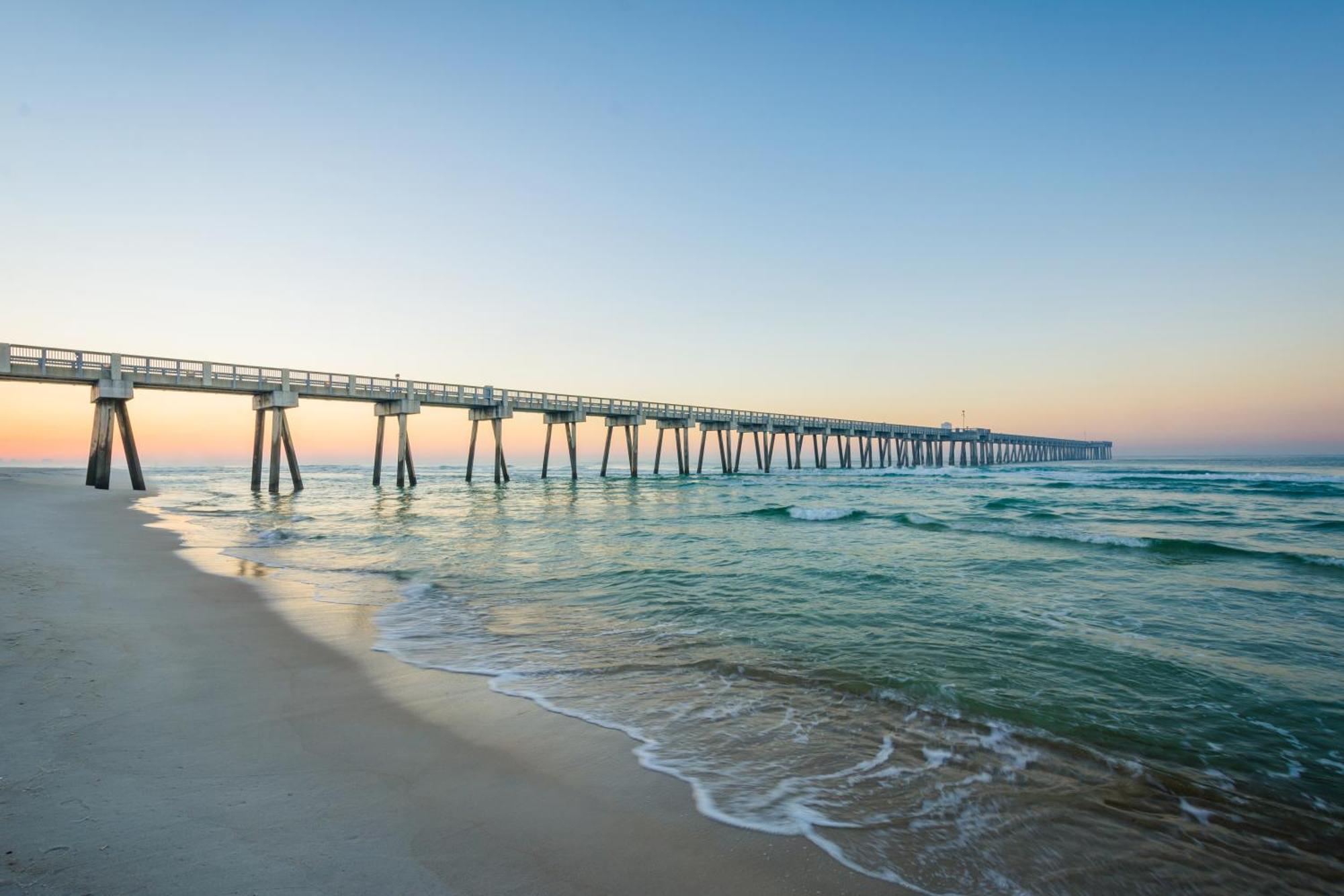 Bliss Awaits! - Beach, Pools, Tiki-deck, Arcade, Putting Green, Family Fun! Holiday home Panama City Beach
