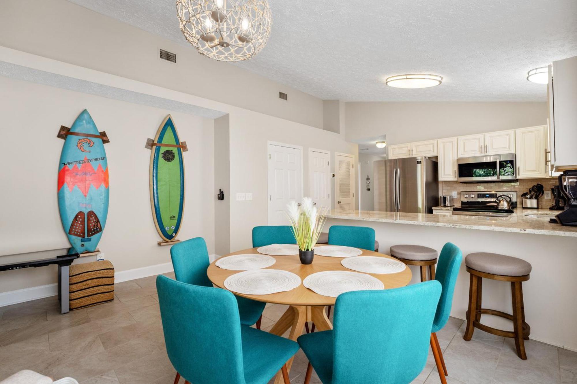 Bliss Awaits! - Beach, Pools, Tiki-deck, Arcade, Putting Green, Family Fun! Holiday home *