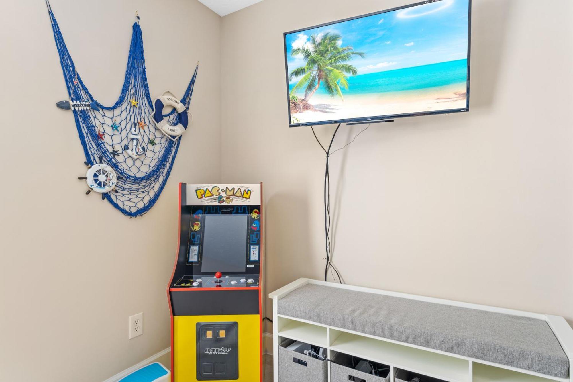 Bliss Awaits! - Beach, Pools, Tiki-deck, Arcade, Putting Green, Family Fun! * Panama City Beach