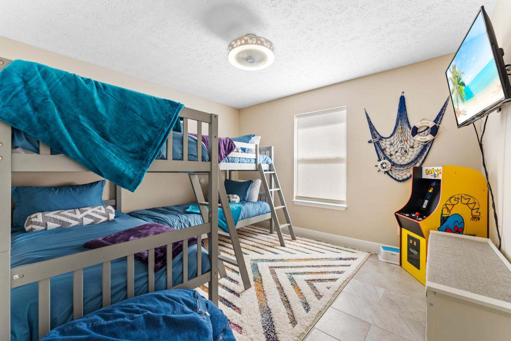 Holiday home Bliss Awaits! - Beach, Pools, Tiki-deck, Arcade, Putting Green, Family Fun! Panama City Beach