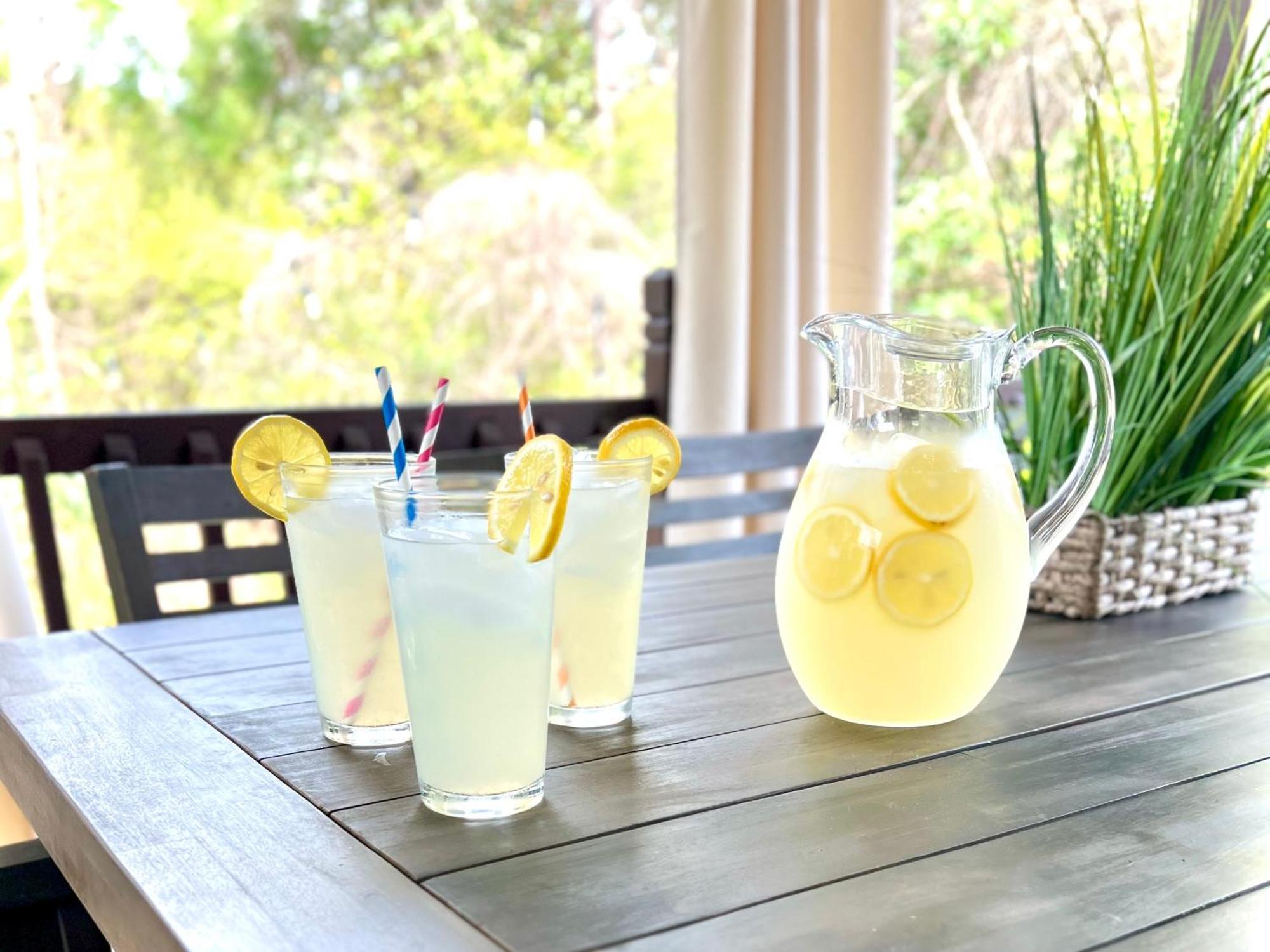 Bliss Awaits! - Beach, Pools, Tiki-deck, Arcade, Putting Green, Family Fun!