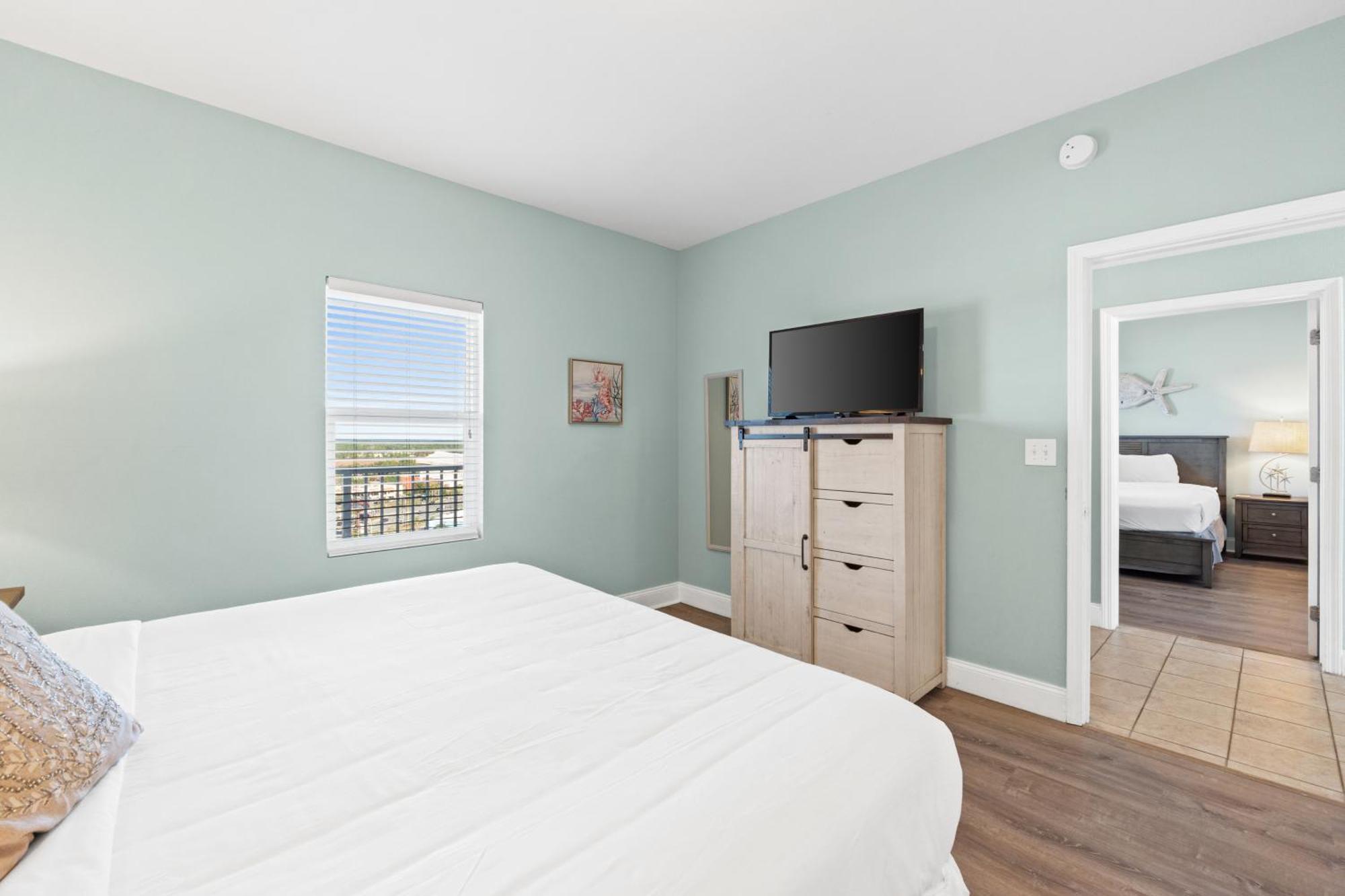 Laketown Wharf #1321 By Book That Holiday home *