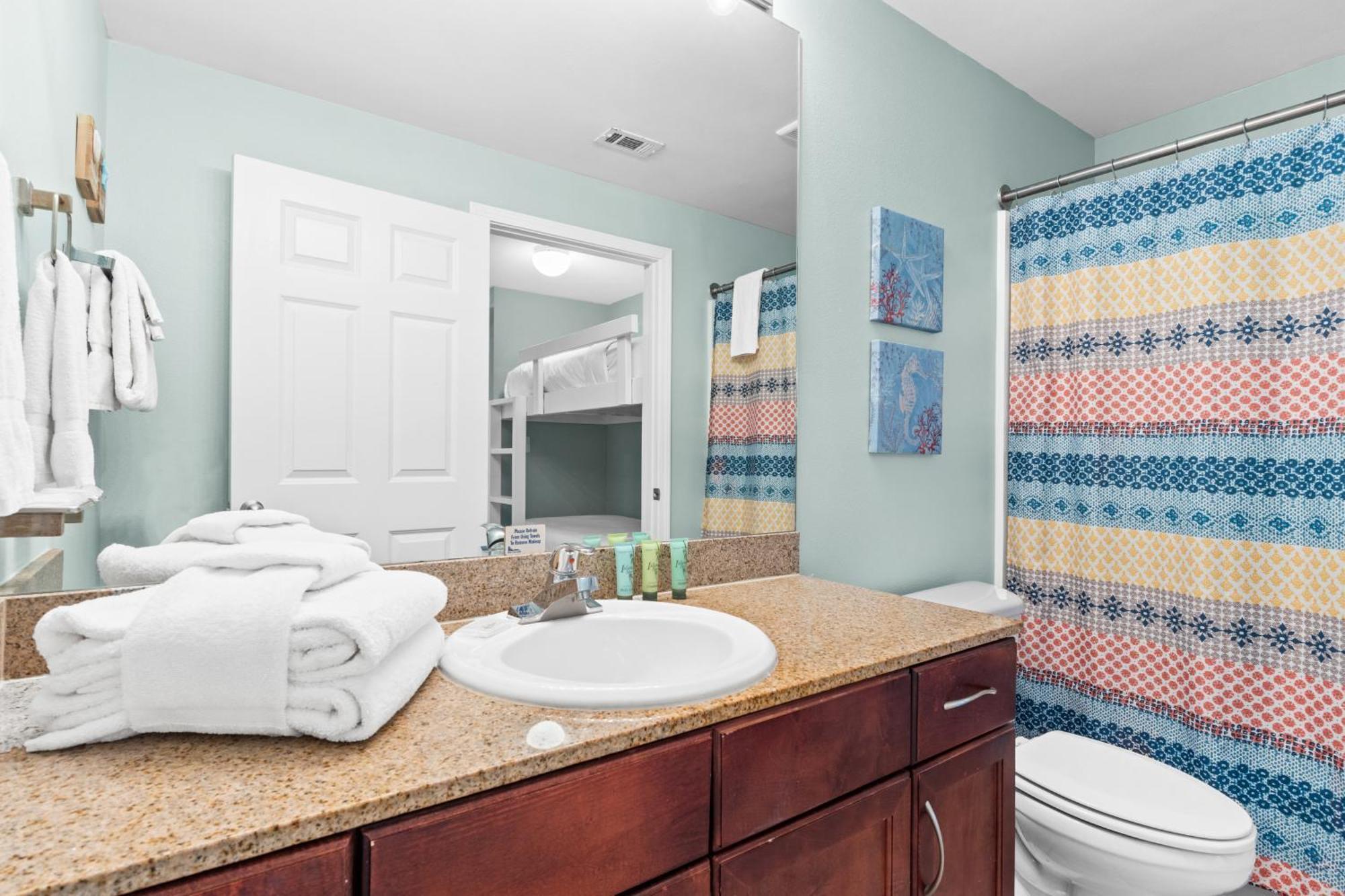 Laketown Wharf #1321 By Book That Holiday home *
