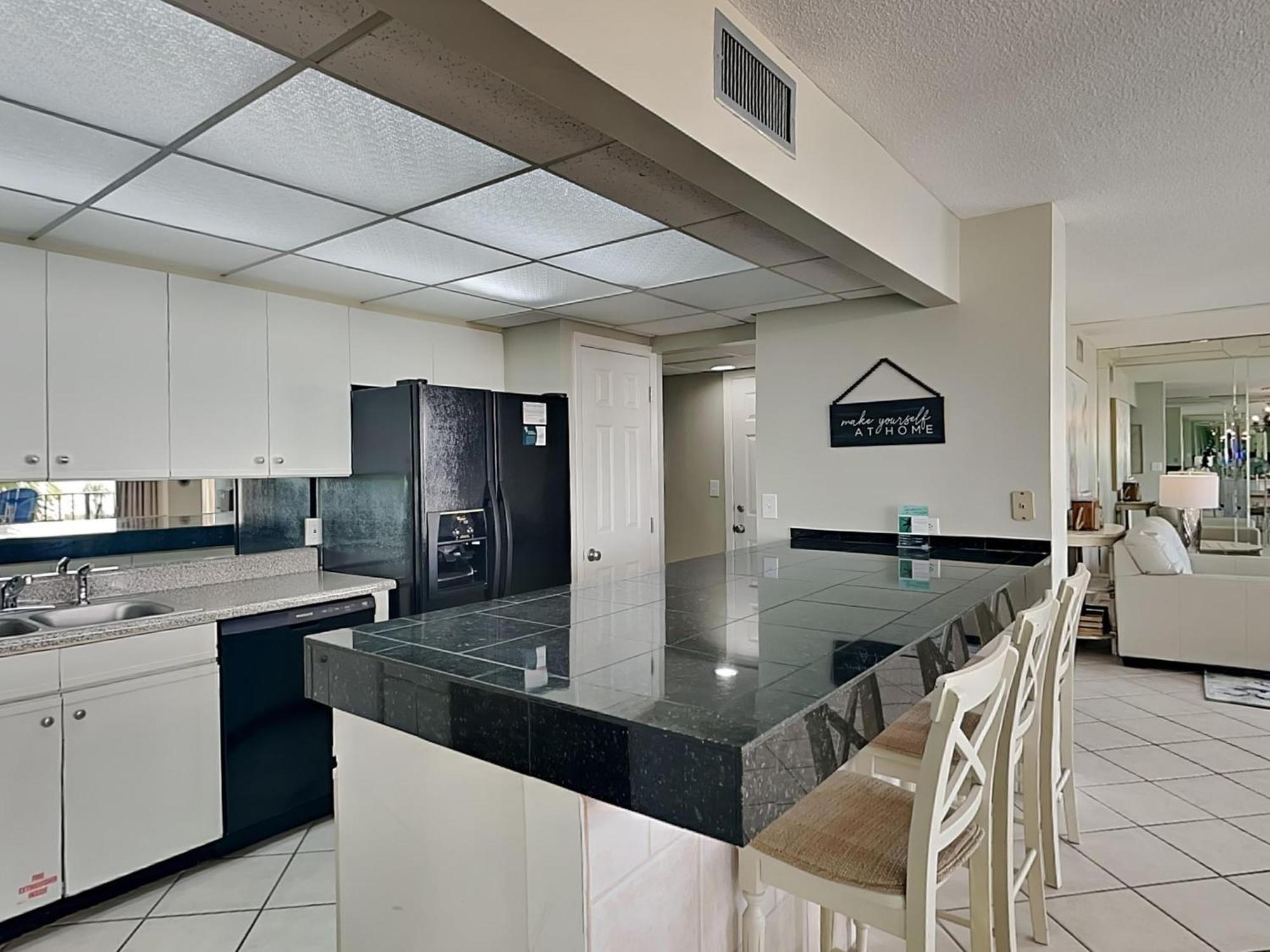 Apartment Edgewater Tower I 207 *