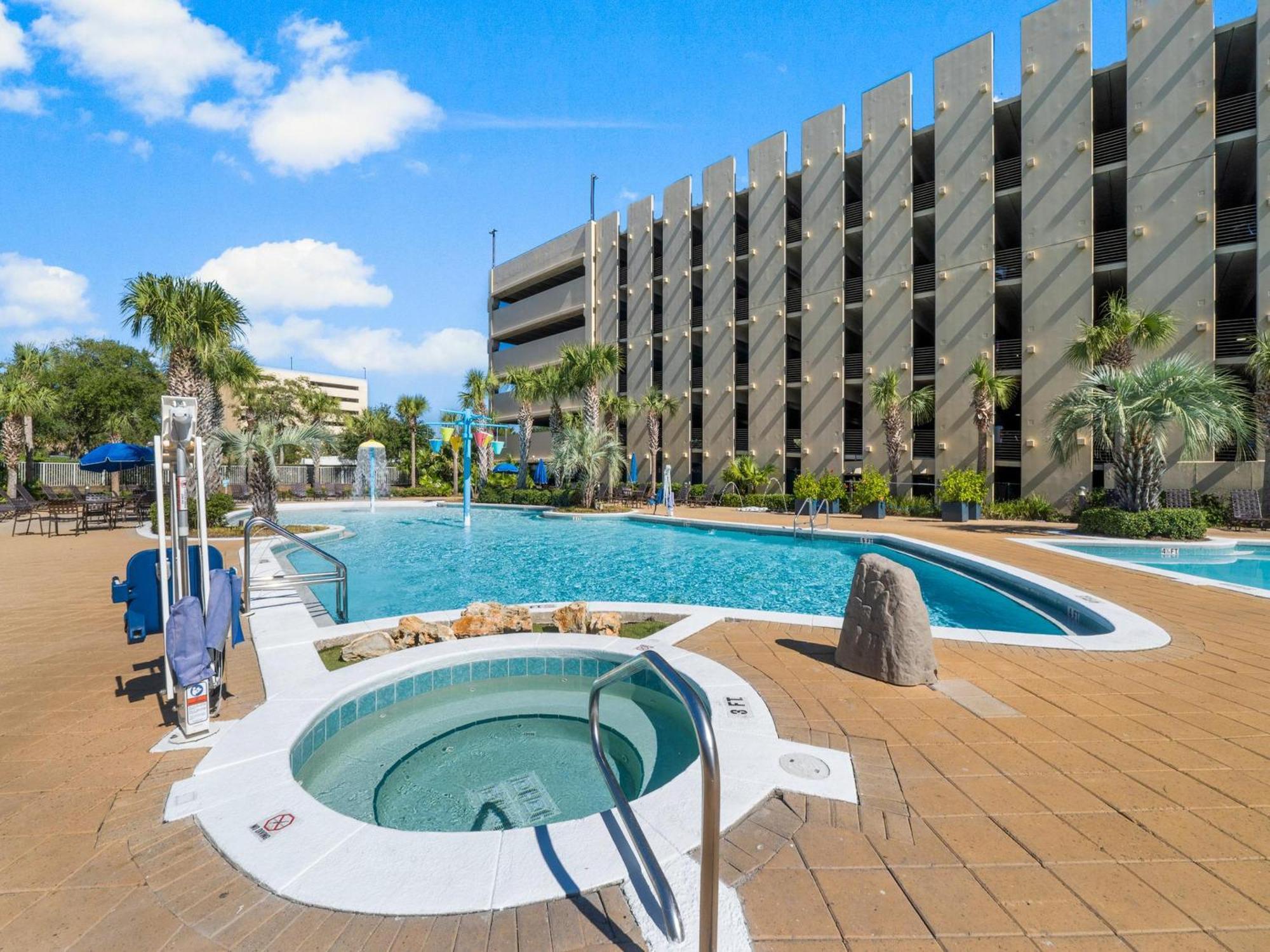 Apartment Emerald Beach 1032