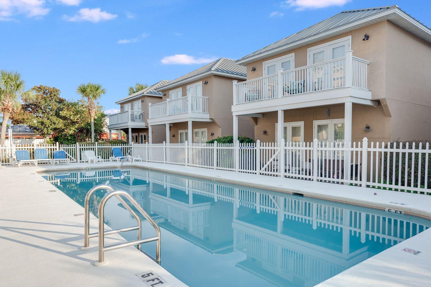 Sand Dollar Holler-pool-close To Beach And Shops! *
