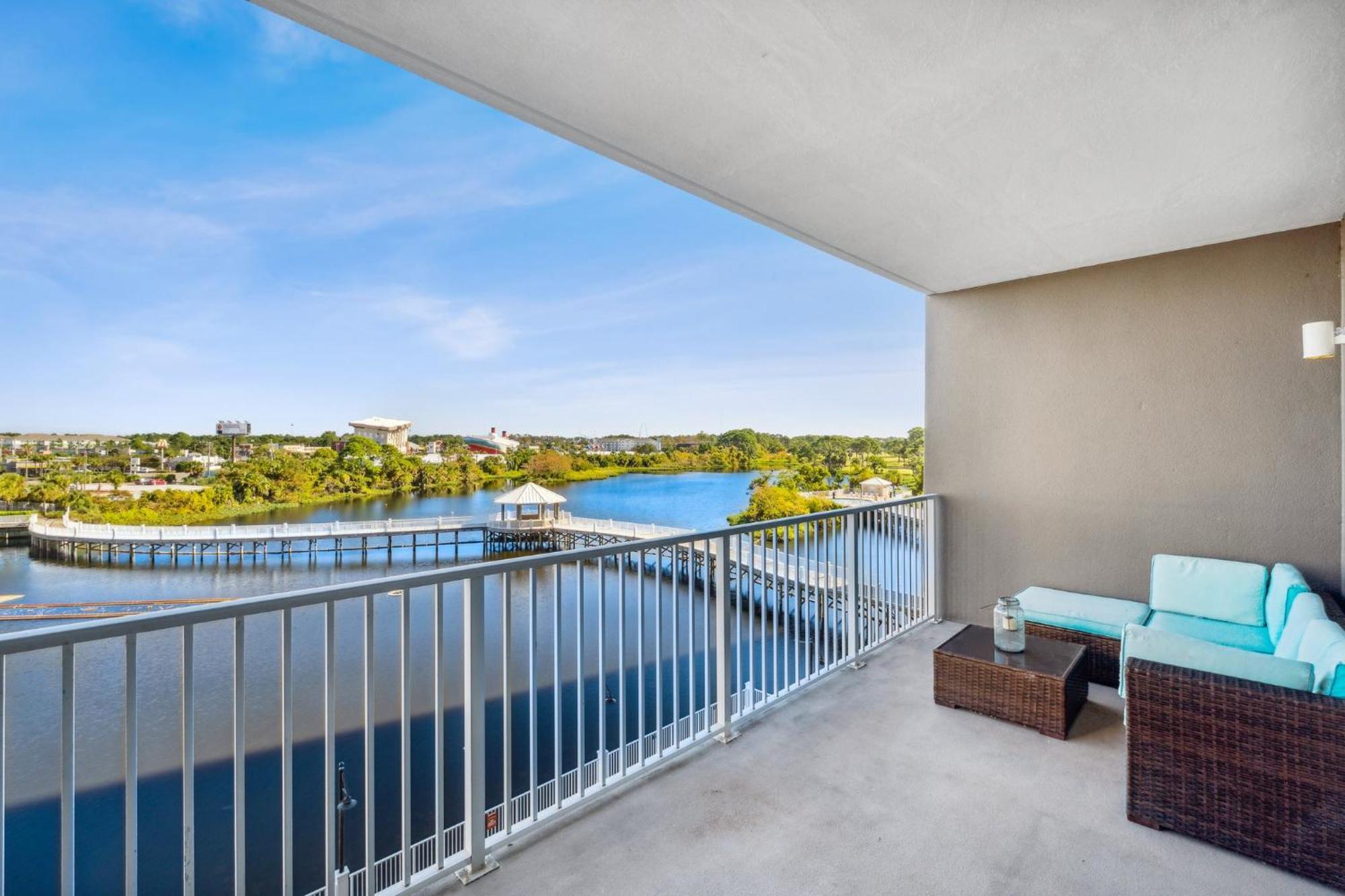 Laketown Wharf #317 By Nautical Holiday home *