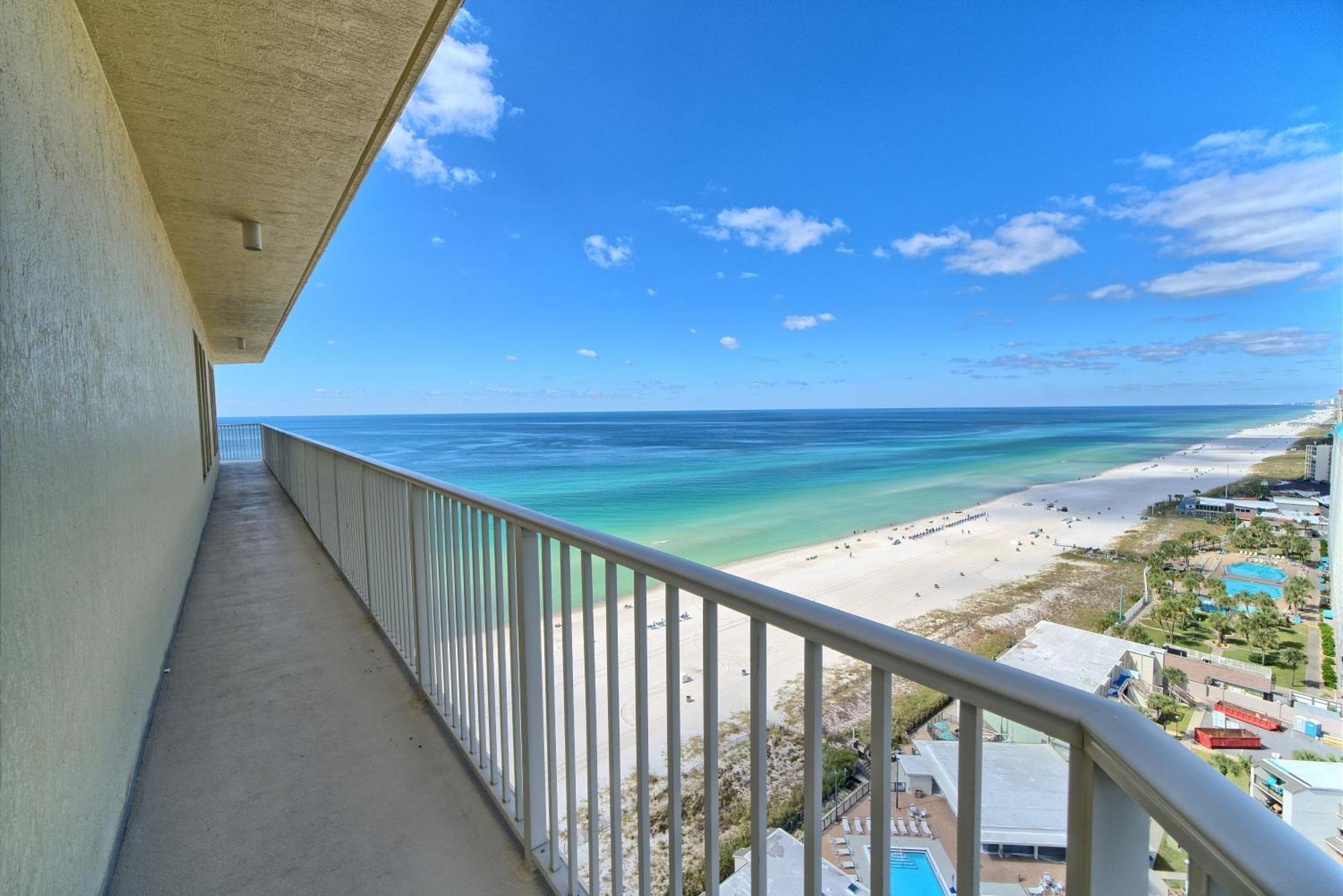 Spacious Tropical At 17th Floor With And Pool Access - Unit 1707 Apartment